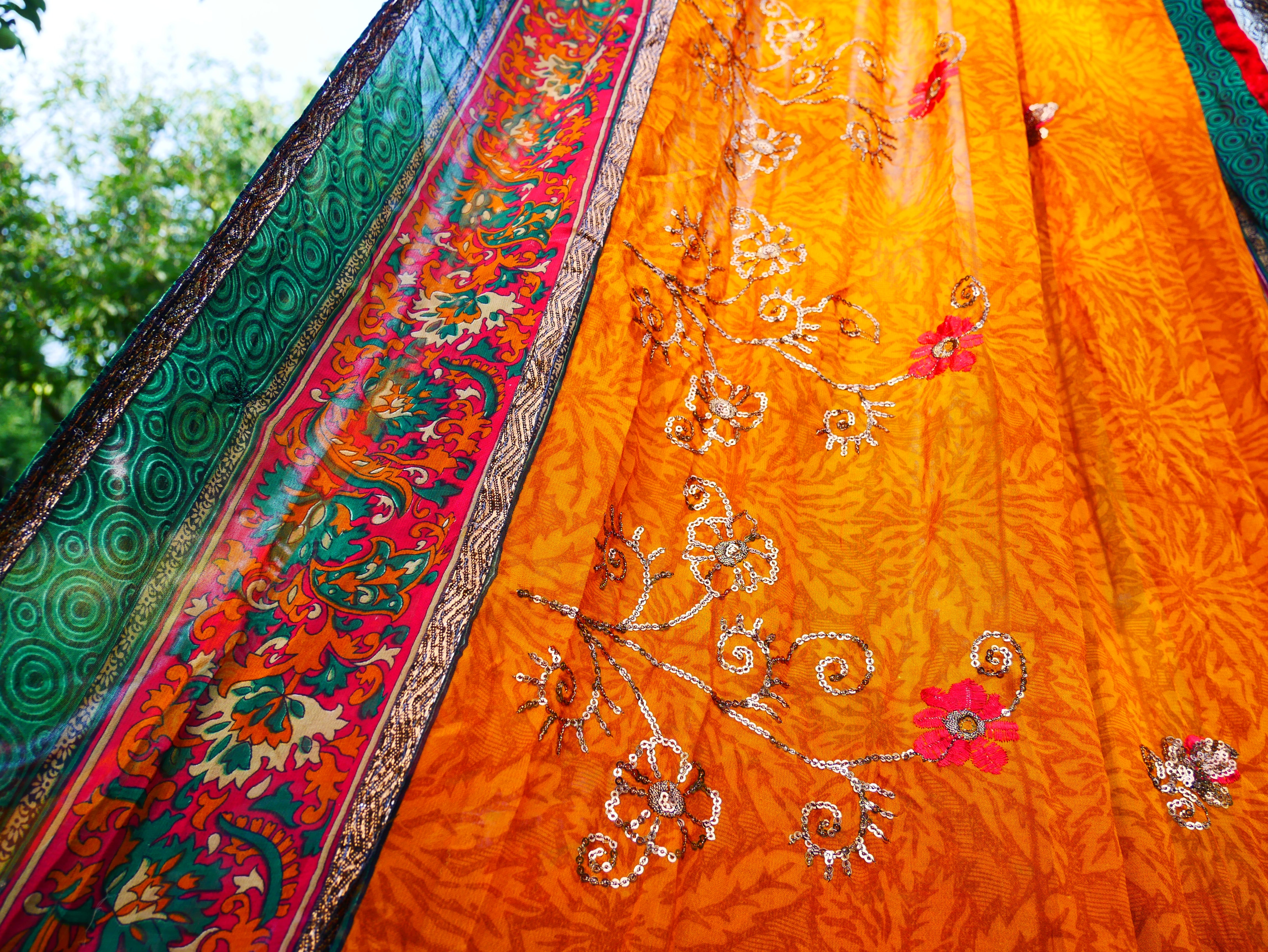 Tienda Shanti Canopy para sari - dosel para cama | Baldaquino de Cachemira para espacios de meditación o rincones de lectura