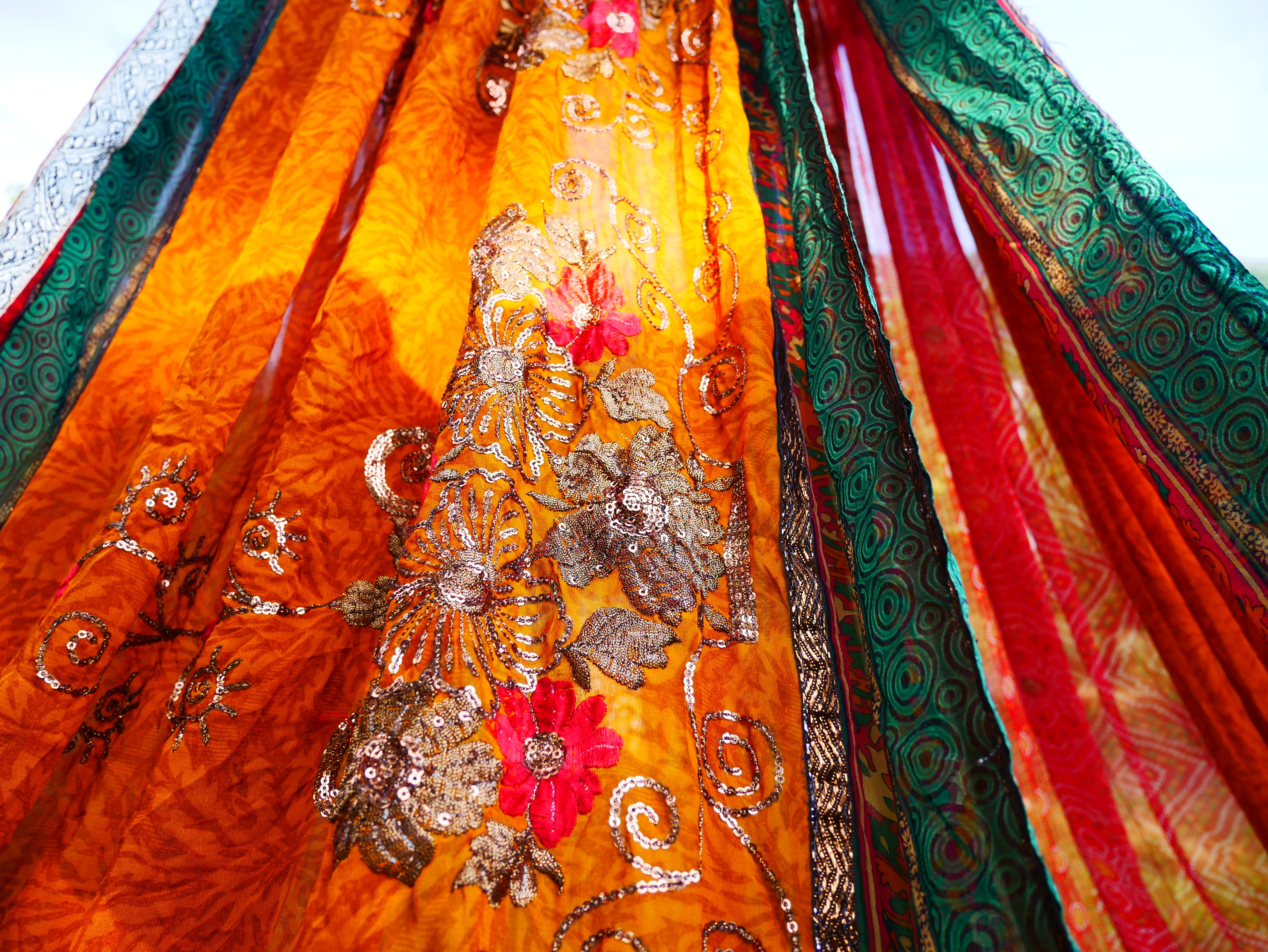 Tienda Shanti Canopy para sari - dosel para cama | Baldaquino de Cachemira para espacios de meditación o rincones de lectura