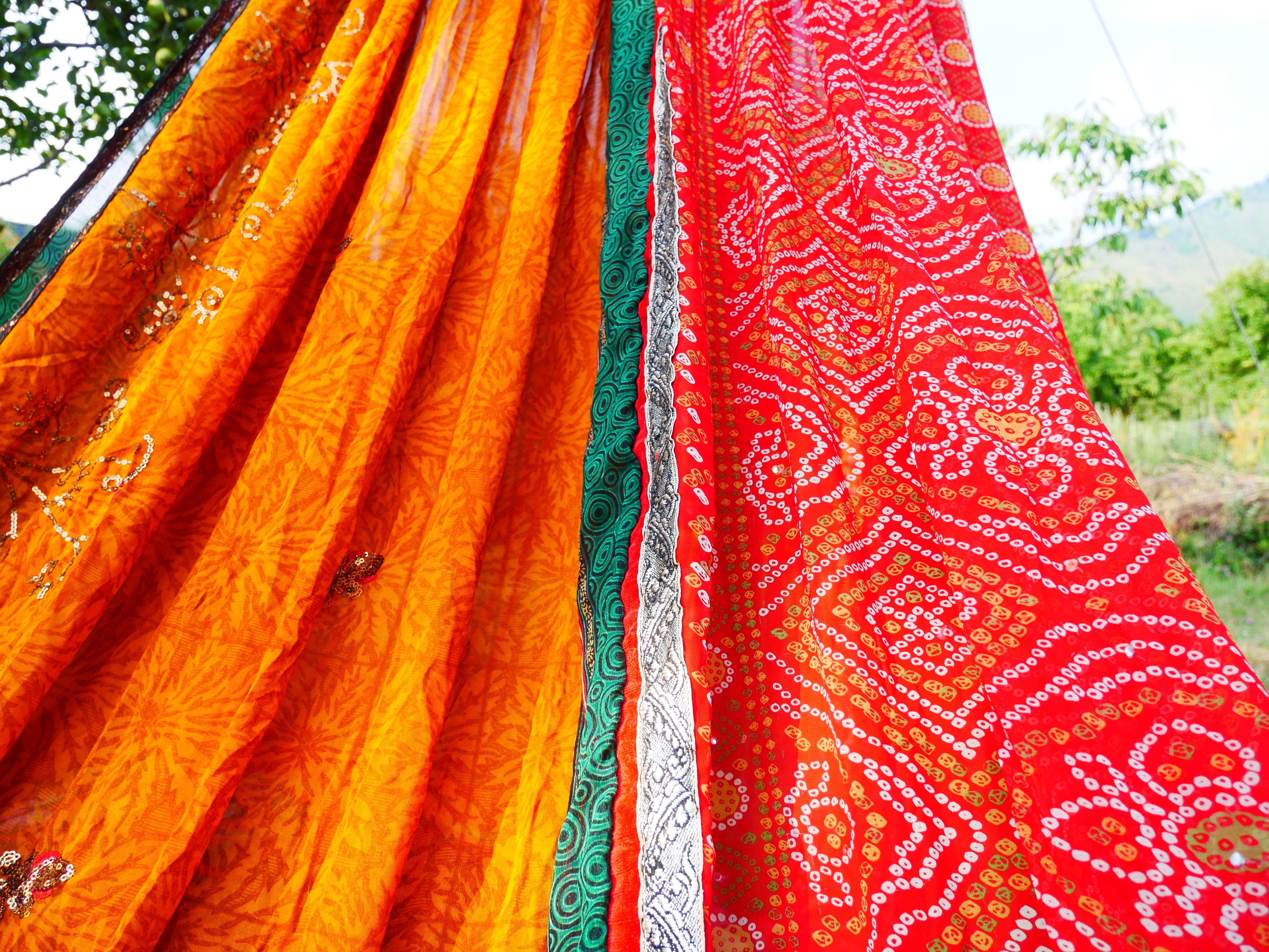 Tienda Shanti Canopy para sari - dosel para cama | Baldaquino de Cachemira para espacios de meditación o rincones de lectura