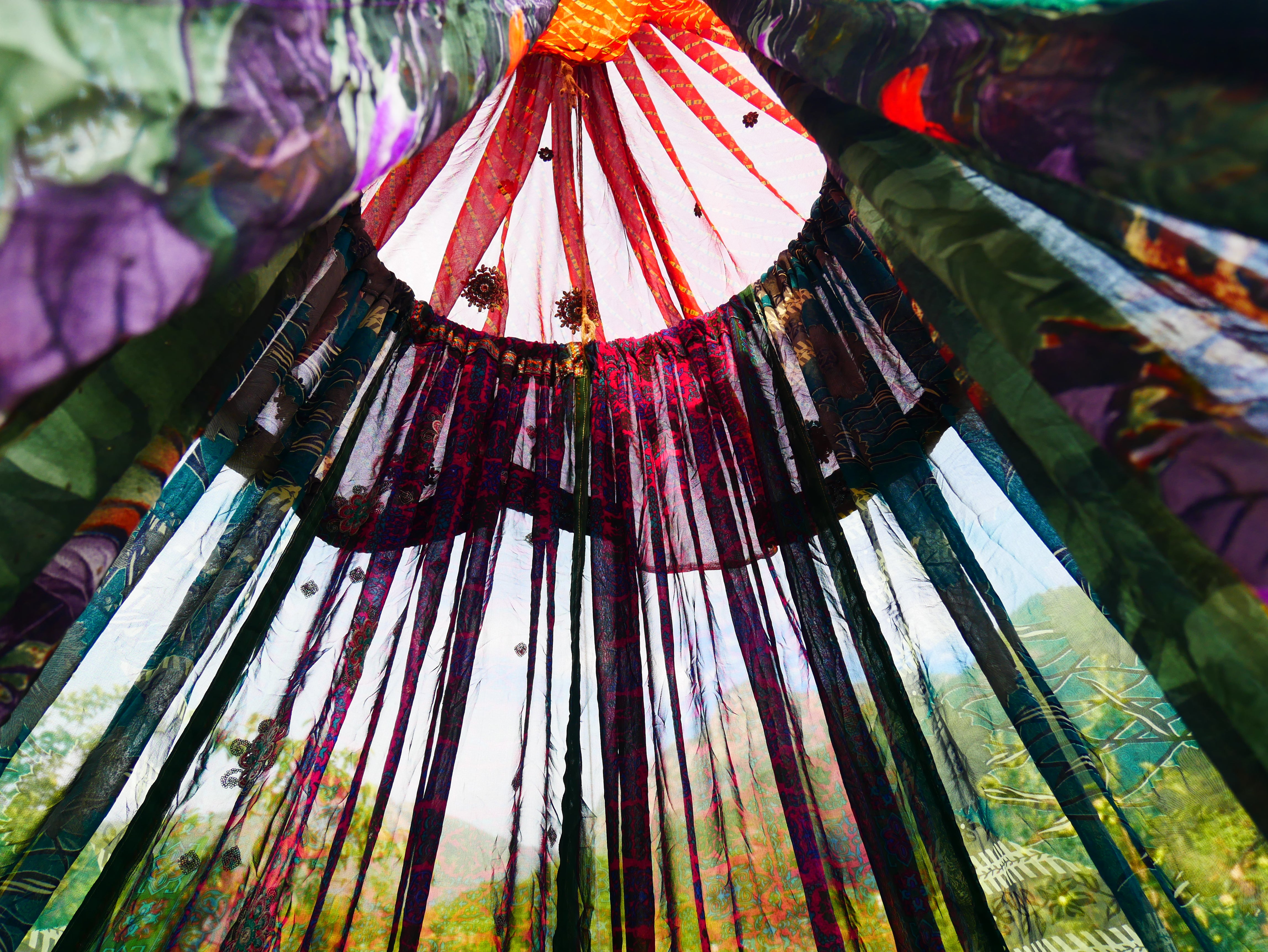 Boho Baldachin - Saree Zelt - Betthimmel | böhmische Hochzeitskulisse | Indisches Hippie-Dekor – Sitzbereich auf dem Boden | Meditationsraum - Glamping