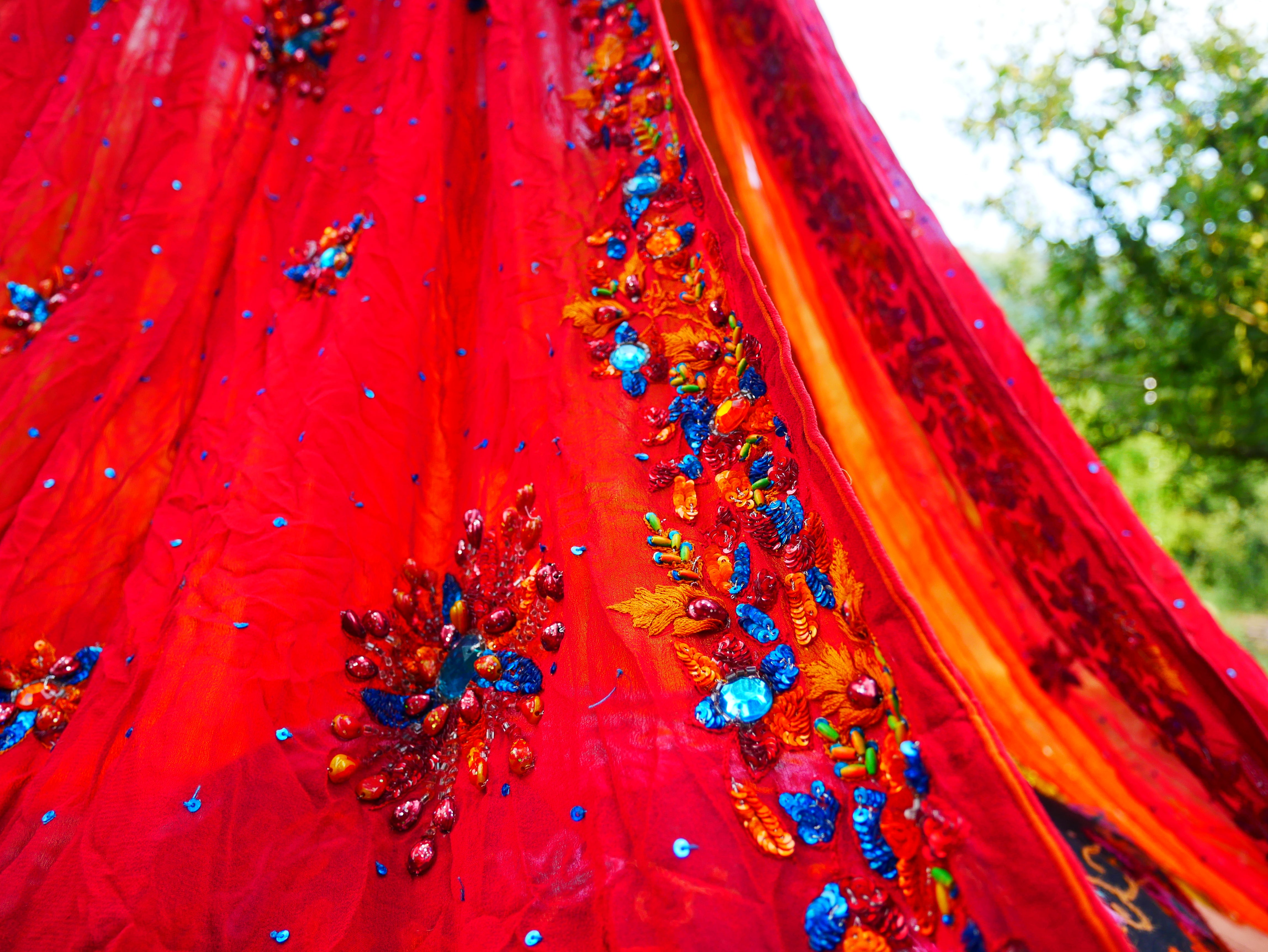 Boho Baldachin - Saree Zelt - Betthimmel | böhmische Hochzeitskulisse – Hippie-Dekor – Sitzbereich auf dem Boden | Meditationsraum - Shanti-Baldachin