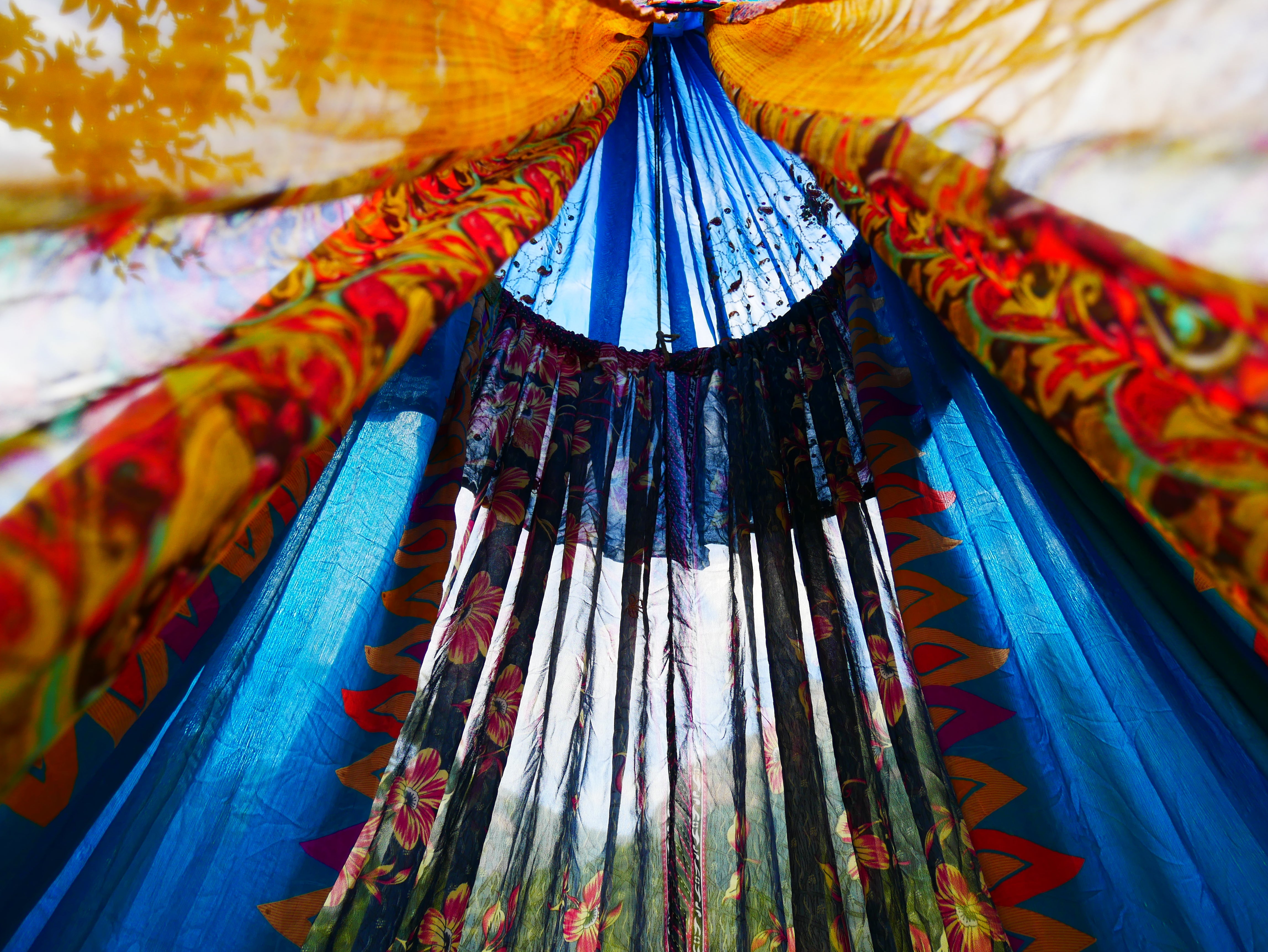 Tienda de sari con dosel kashmiri - Dosel para cama | Decoración para festivales o glamping - Dosel Shanti para espacios de meditación o tienda de juegos para niños