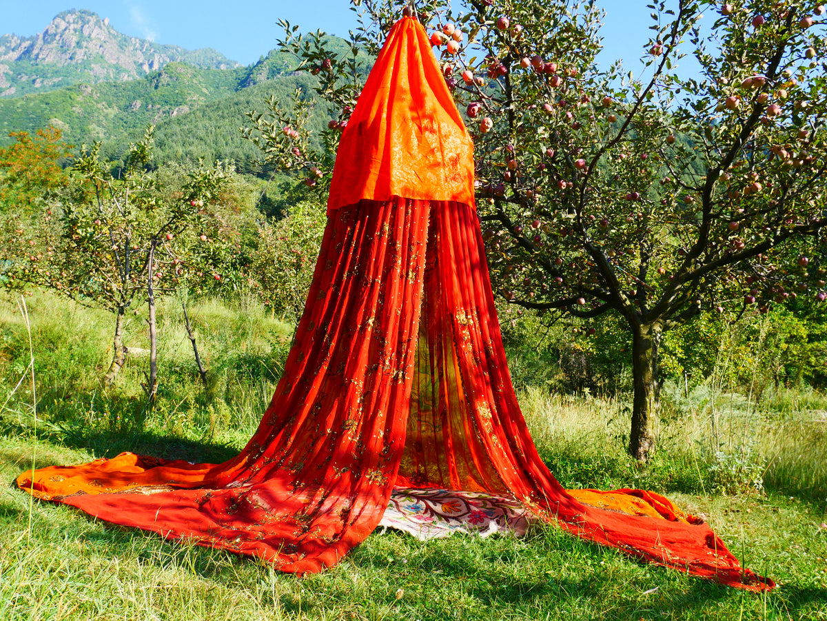 Saree canopy - indoor tent - bed canopy | bohemian wedding backdrop | meditation room - reading nook