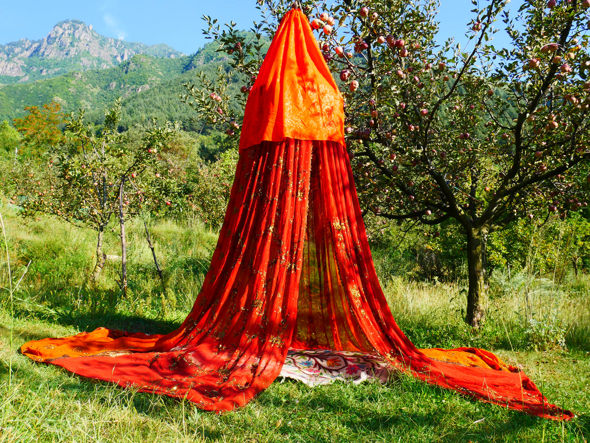 Saree canopy - indoor tent - bed canopy | bohemian wedding backdrop | meditation room - reading nook