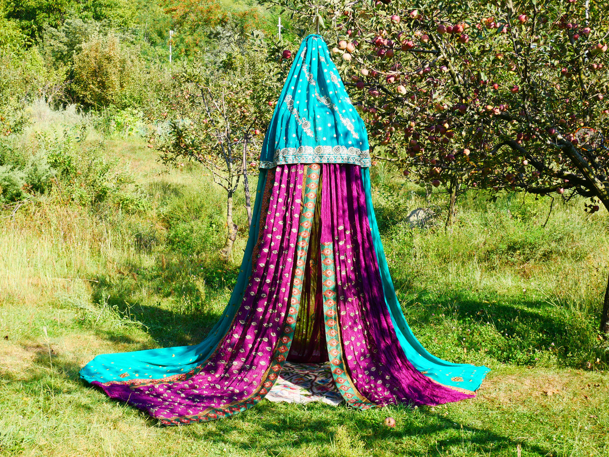 Boho Baldachin - Saree Zelt - Betthimmel | böhmische Hochzeitskulisse – Hippie-Dekor – Sitzbereich auf dem Boden | Meditationsraum - Shanti-Baldachin