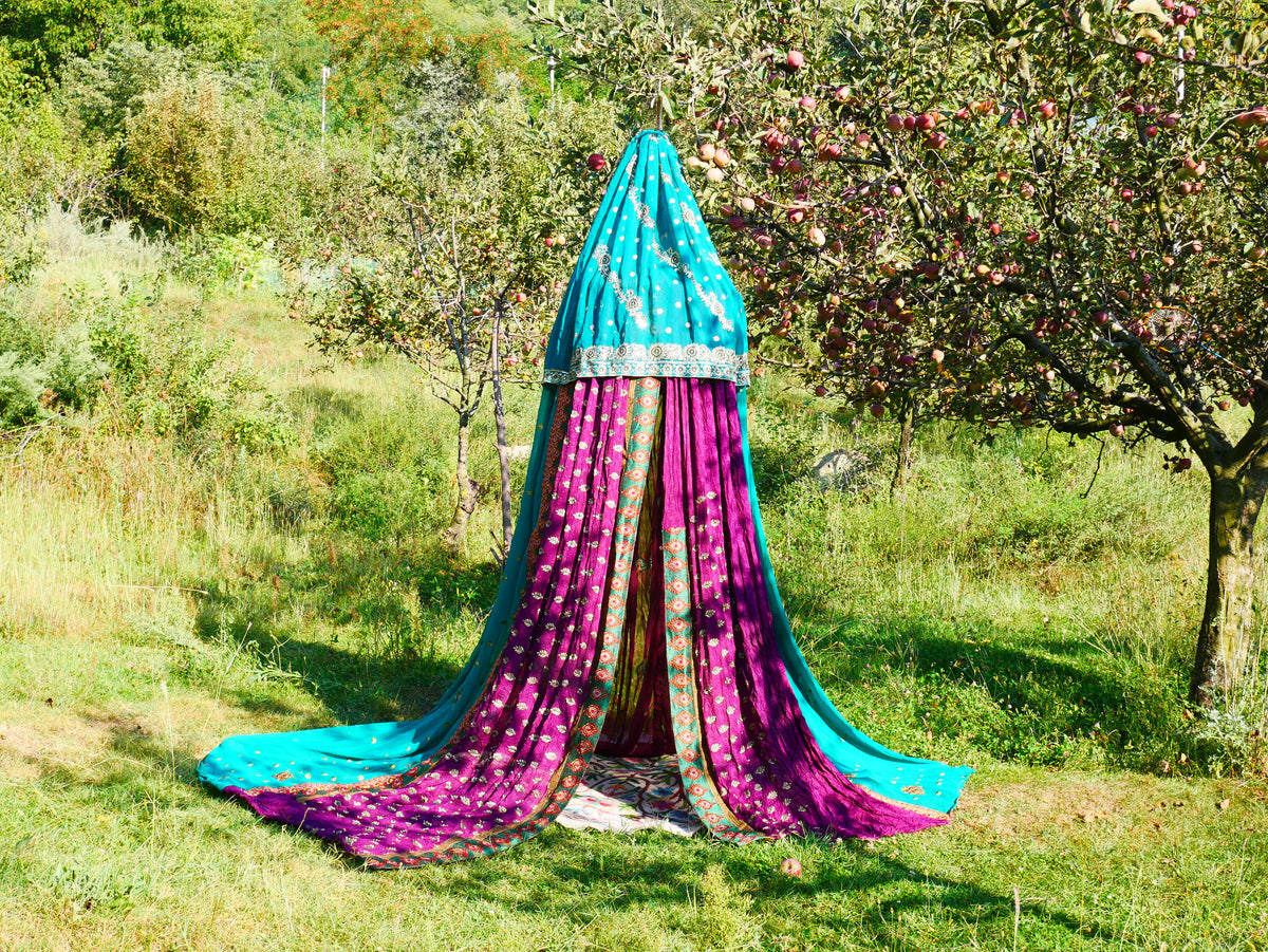 Boho Baldachin - Saree Zelt - Betthimmel | böhmische Hochzeitskulisse – Hippie-Dekor – Sitzbereich auf dem Boden | Meditationsraum - Shanti-Baldachin