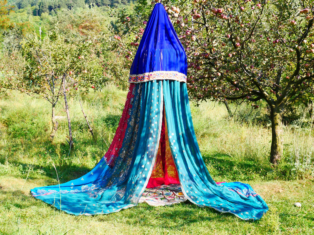 Boho Baldachin - Saree Zelt - Betthimmel | böhmische Hochzeitskulisse – Hippie-Dekor – Sitzbereich auf dem Boden | Meditationsraum - Shanti-Baldachin