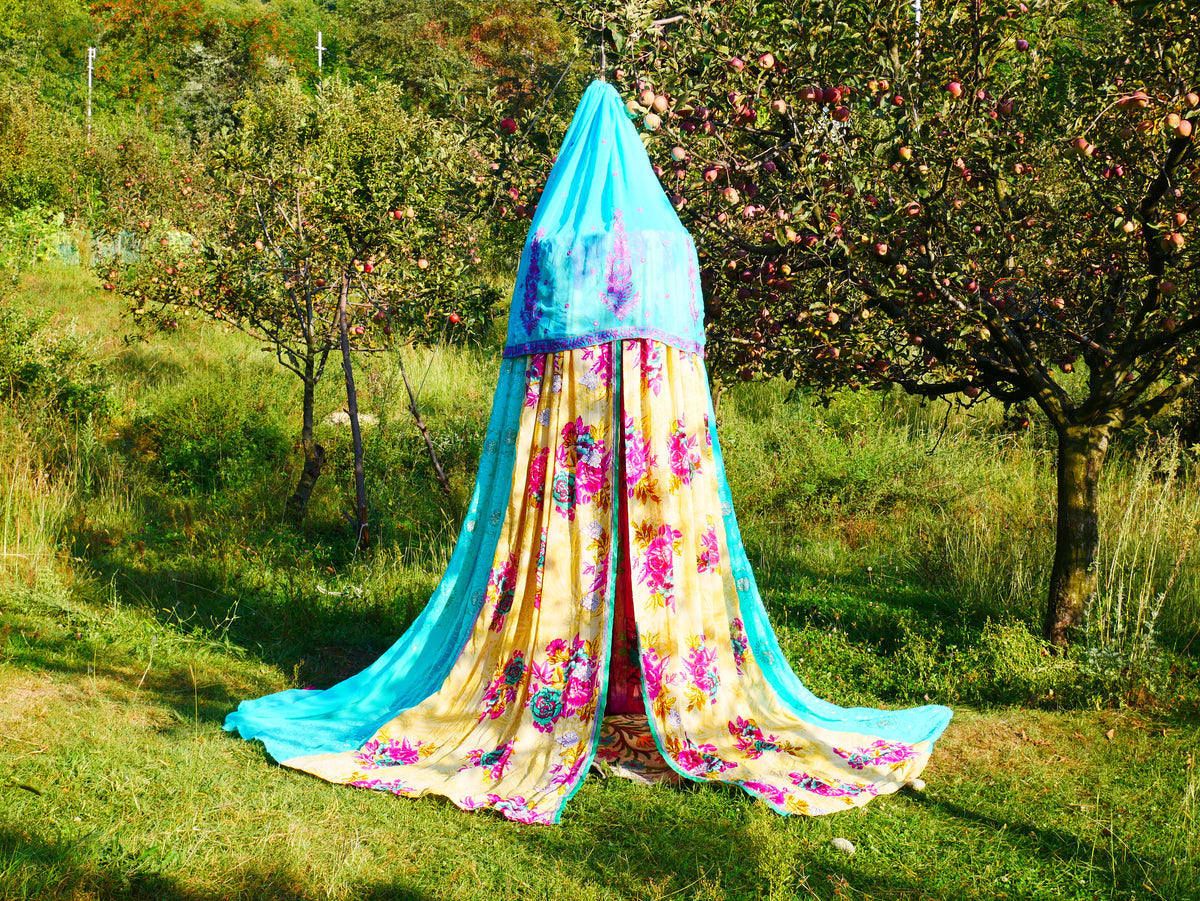 Tienda Shanti Canopy para sari - dosel para cama | Baldaquino de Cachemira para espacios de meditación o rincones de lectura