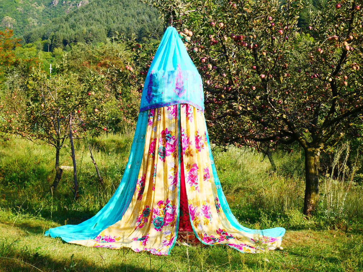 Tienda Shanti Canopy para sari - dosel para cama | Baldaquino de Cachemira para espacios de meditación o rincones de lectura