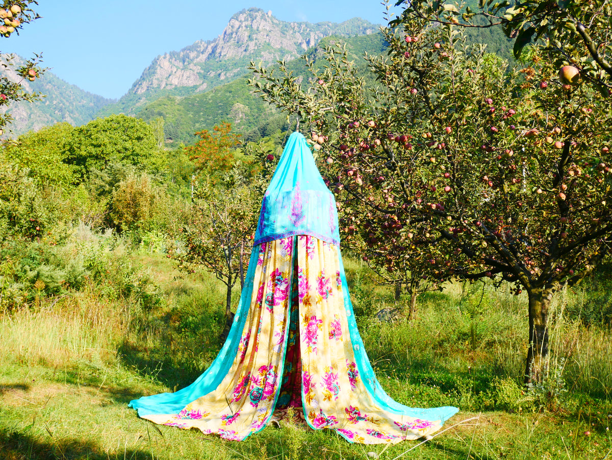 Tienda Shanti Canopy para sari - dosel para cama | Baldaquino de Cachemira para espacios de meditación o rincones de lectura