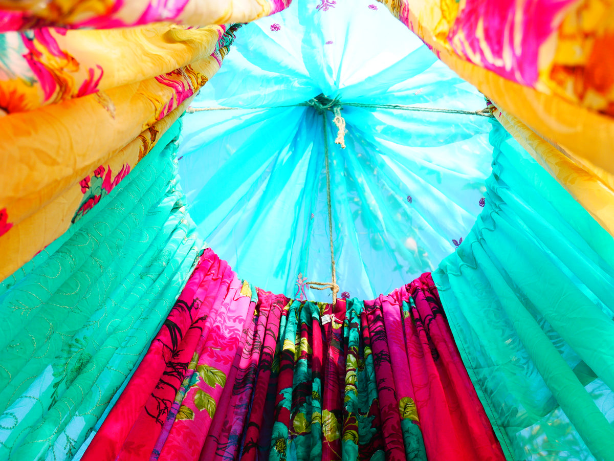 Tienda Shanti Canopy para sari - dosel para cama | Baldaquino de Cachemira para espacios de meditación o rincones de lectura