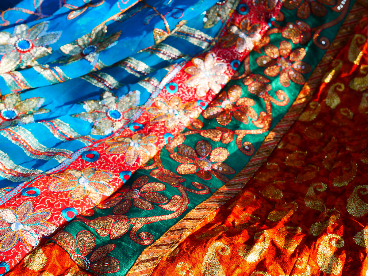 Boho Baldachin - Saree Zelt - Betthimmel | böhmische Hochzeitskulisse – Hippie-Dekor – Sitzbereich auf dem Boden | Meditationsraum - Shanti-Baldachin