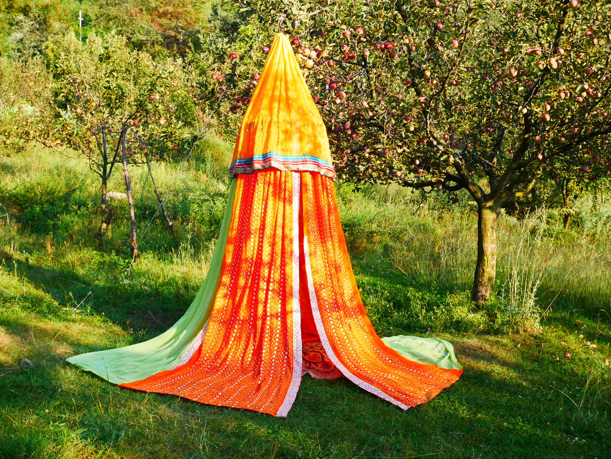 Boho Baldachin - Saree Zelt - Betthimmel | böhmische Hochzeitskulisse – Hippie-Dekor – Sitzbereich auf dem Boden | Meditationsraum - Shanti-Baldachin