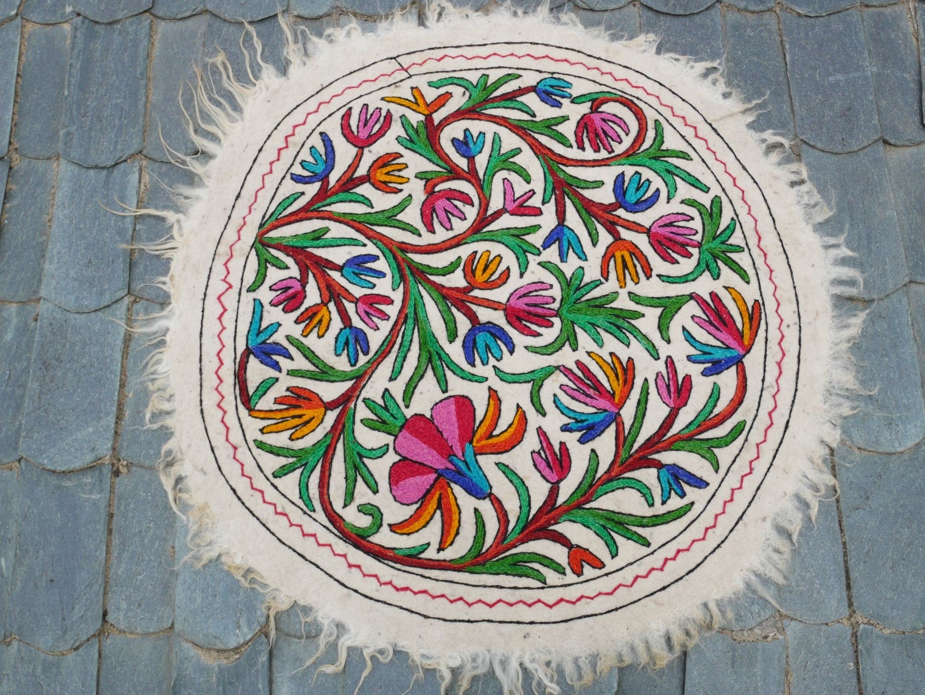 Round rug - Indian wool rug 36" | Meditation mat - Kashmiri "Namda" boho accent rug | Hand felted, floral embroidery - yoga rug | - The Shanti Home
