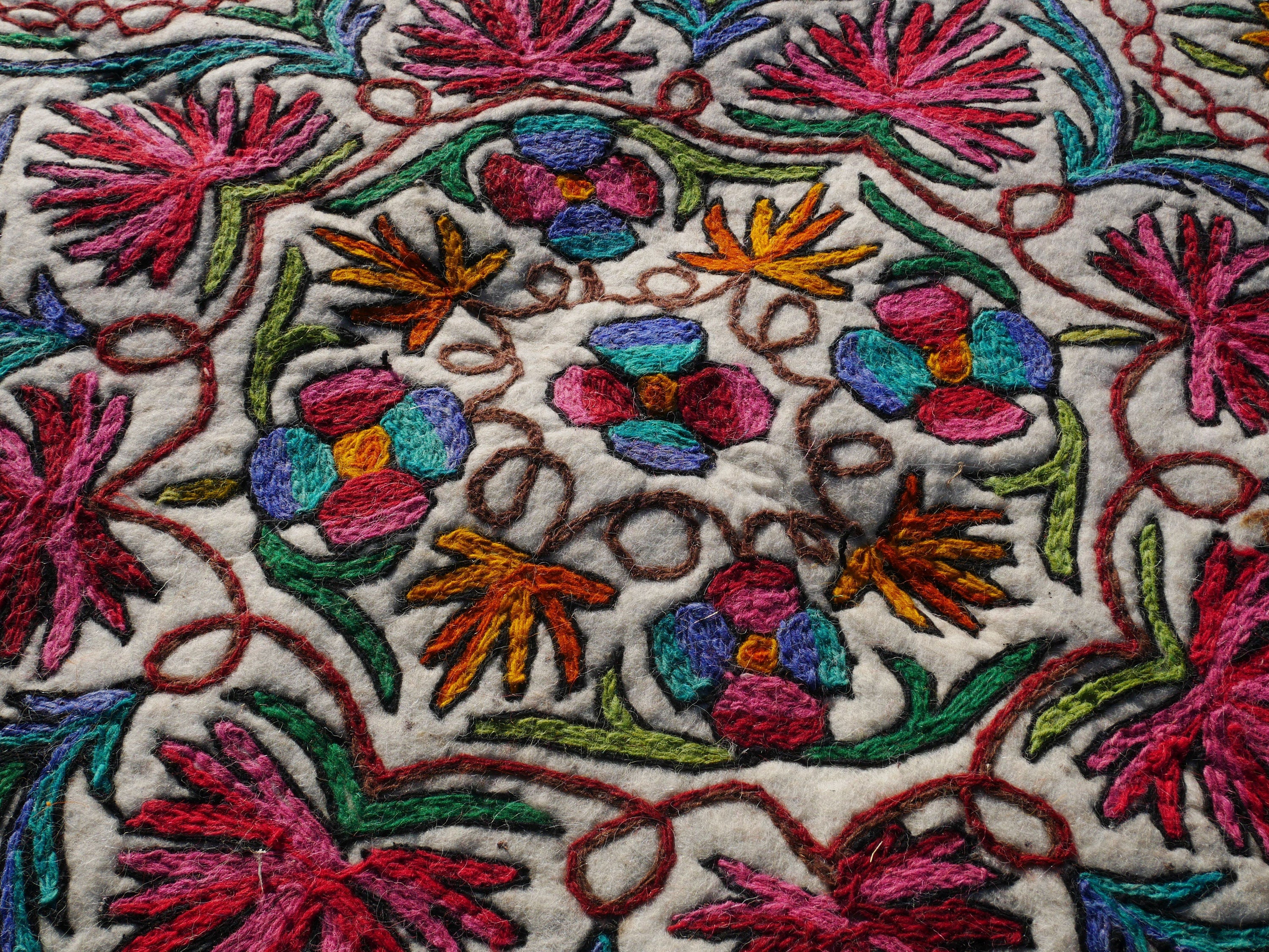 Round wool rug "Shanti Mandala" | Kashmiri Namda traditional hand felted wool rug bohemian bedroom rug - The Shanti Home