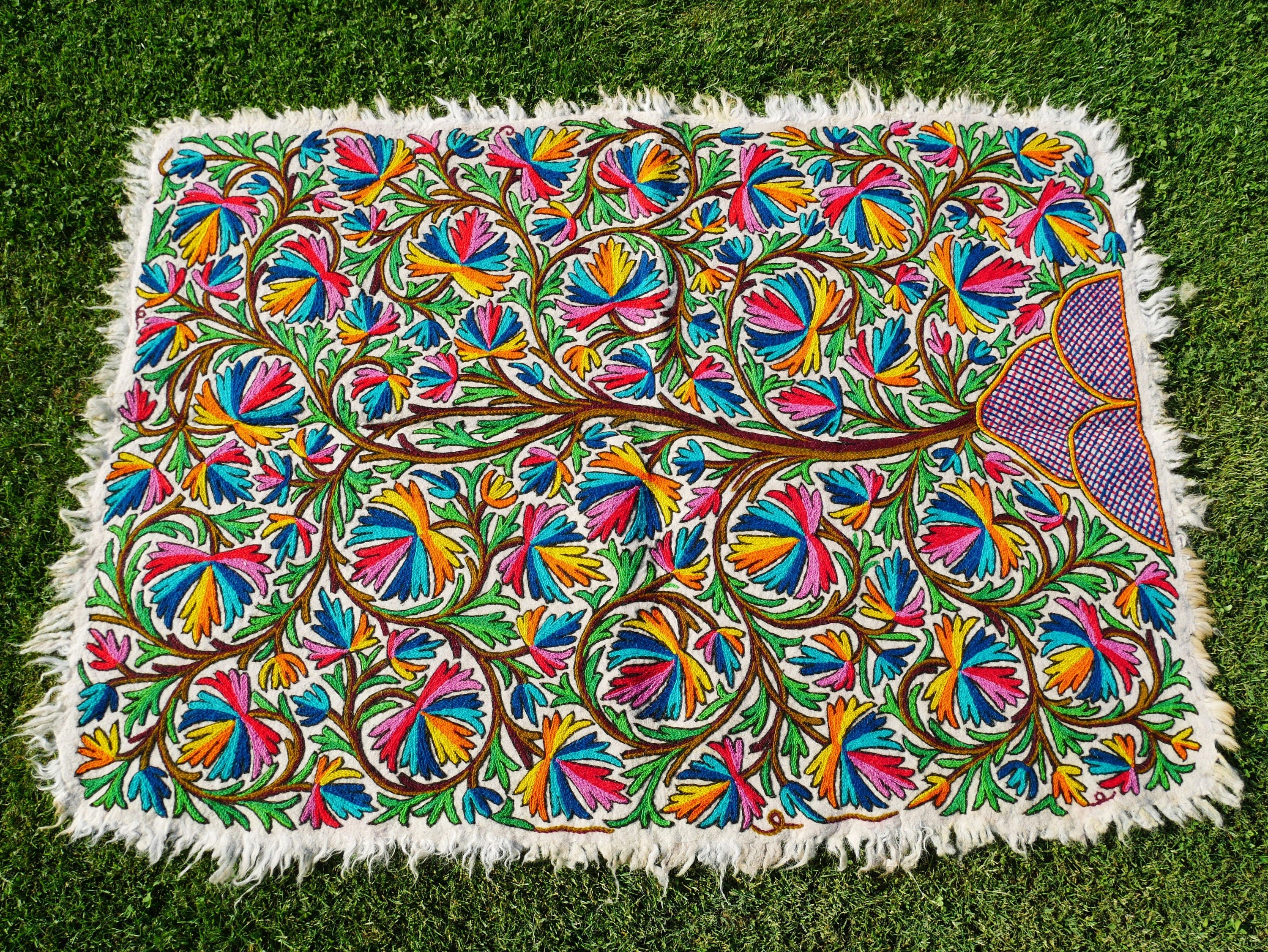 Handmade wool rug "Tree of life" traditional Namda felt rug from Kashmir | hand felted, embroidered 6x4 bohemian rug - colorful floral rug - The Shanti Home