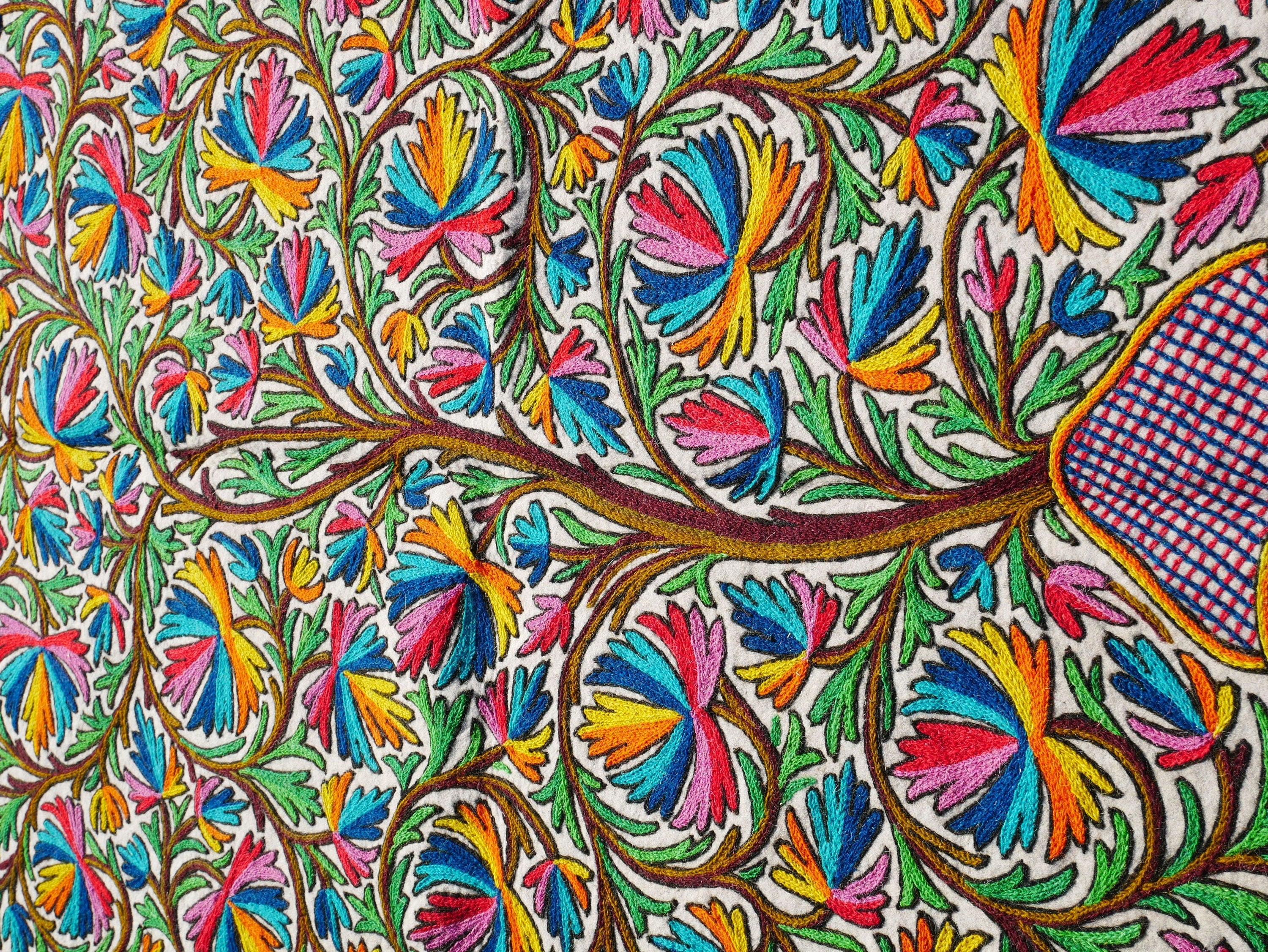 Handmade wool rug "Tree of life" traditional Namda felt rug from Kashmir | hand felted, embroidered 6x4 bohemian rug - colorful floral rug - The Shanti Home
