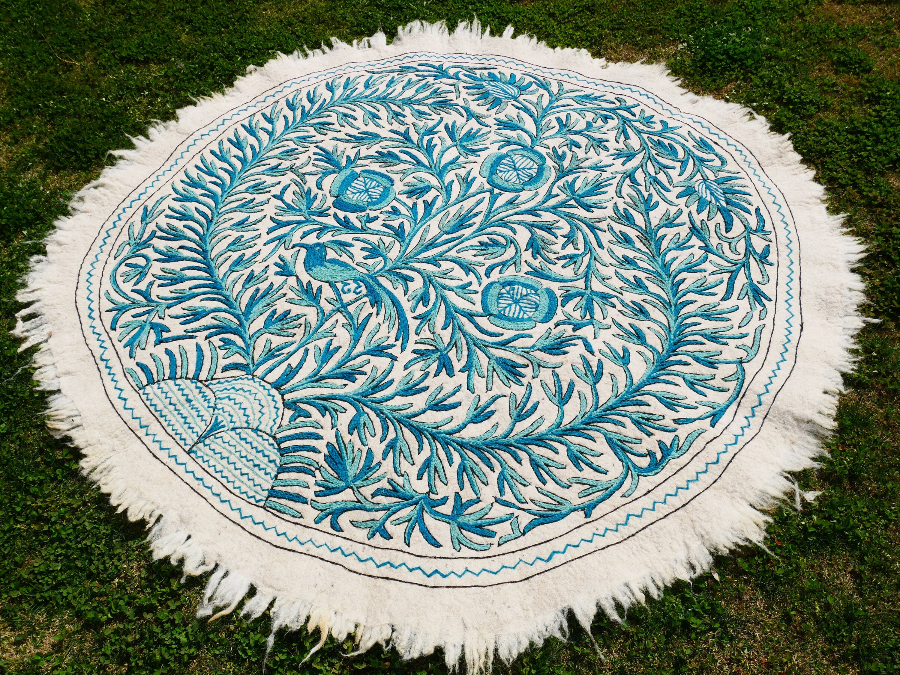 Round wool rug "Namda" from Kashmir hand felted and embroidered | blue and white floral - The Shanti Home