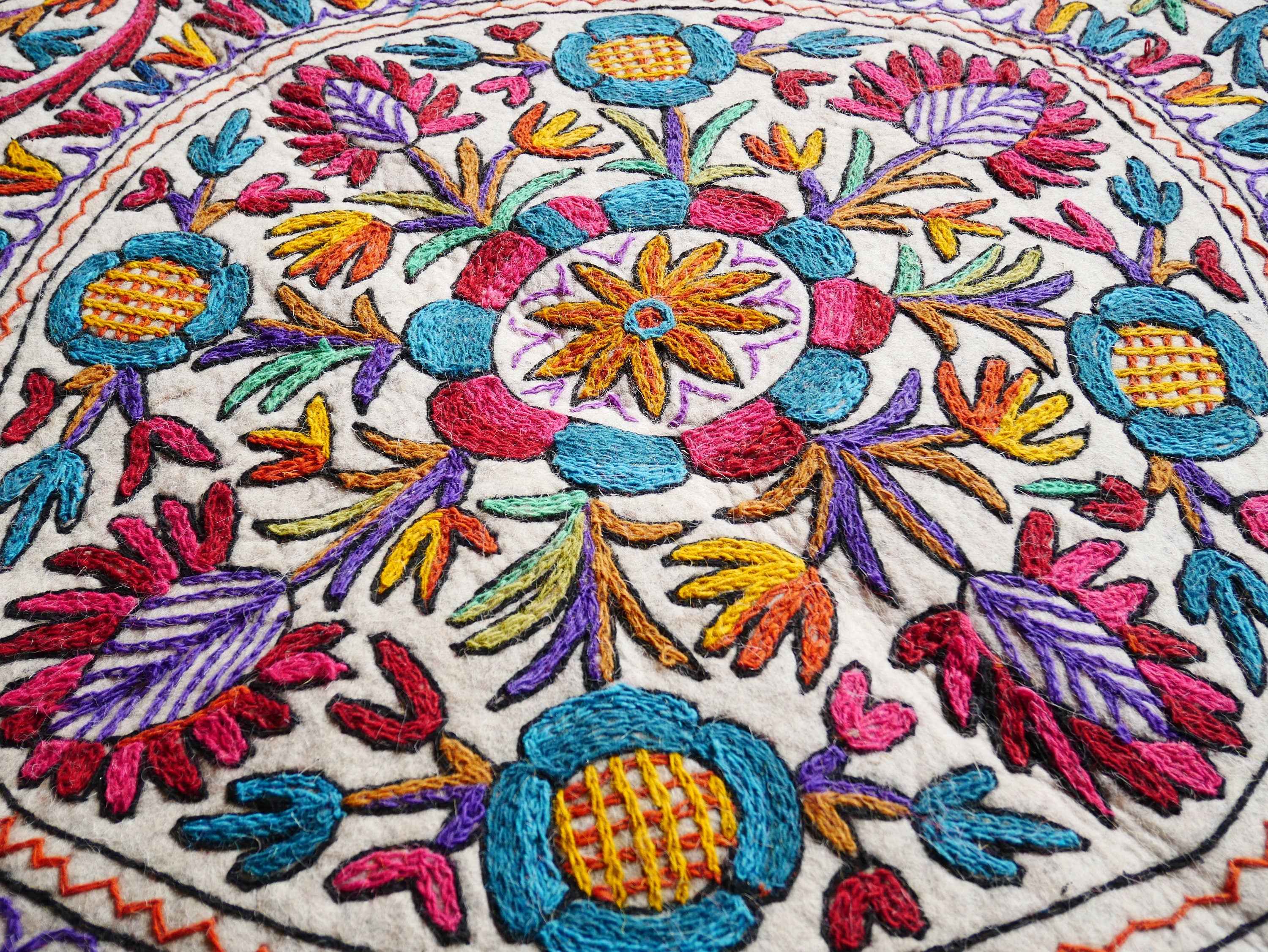 Large wool rug - Mandala rug 10x6' | boho area rug - Indian floor rug | traditional Namda from Kashmir | felted wool rug handmade embroidery