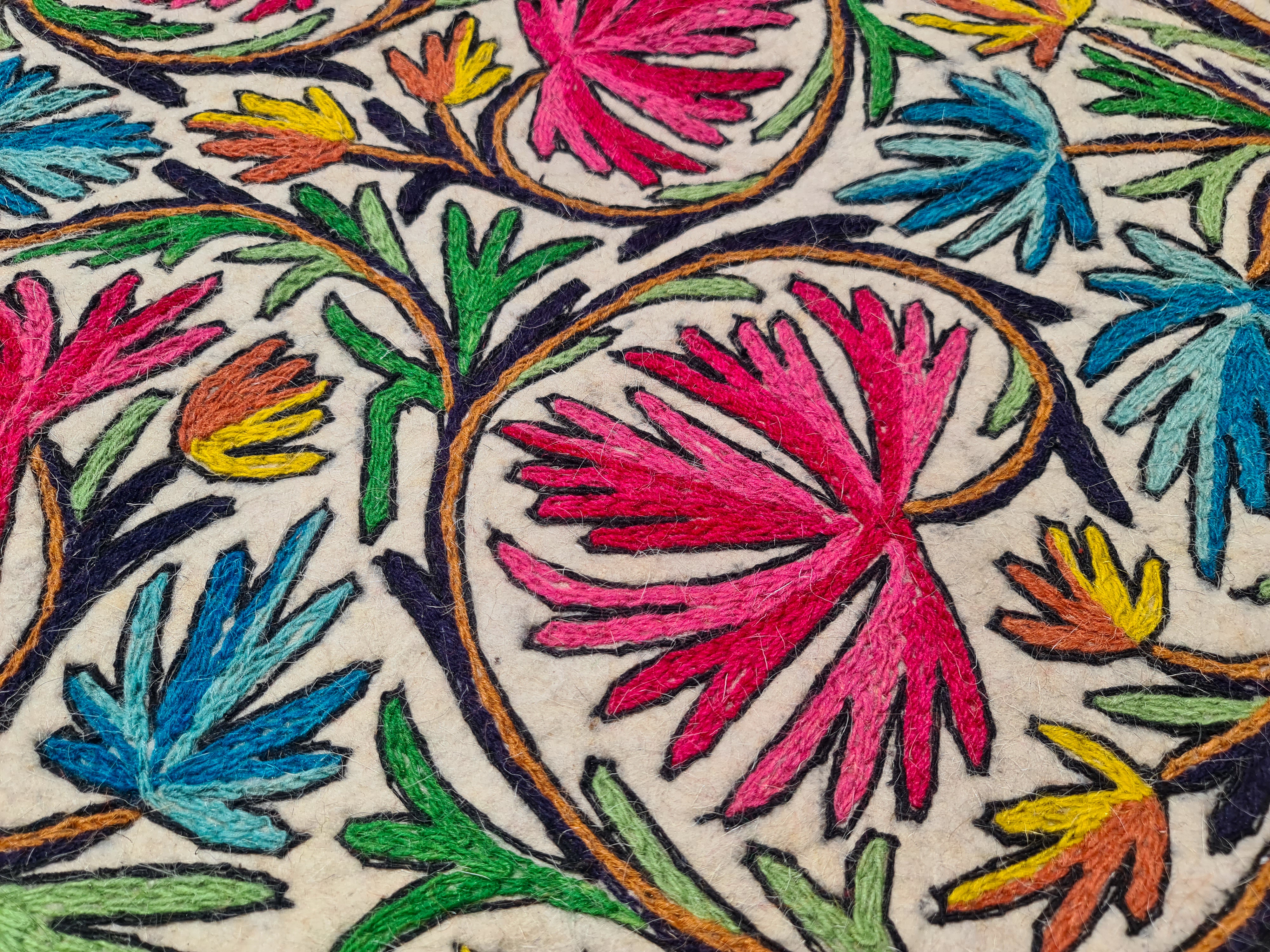 Alfombra de lana de Cachemira "Árbol de la vida" alfombra bohemia de área alfombra tradicional con bordado Namda | alfombra de dormitorio bohemia de 5 pies hecha a mano con fieltro - alfombra floral colorida