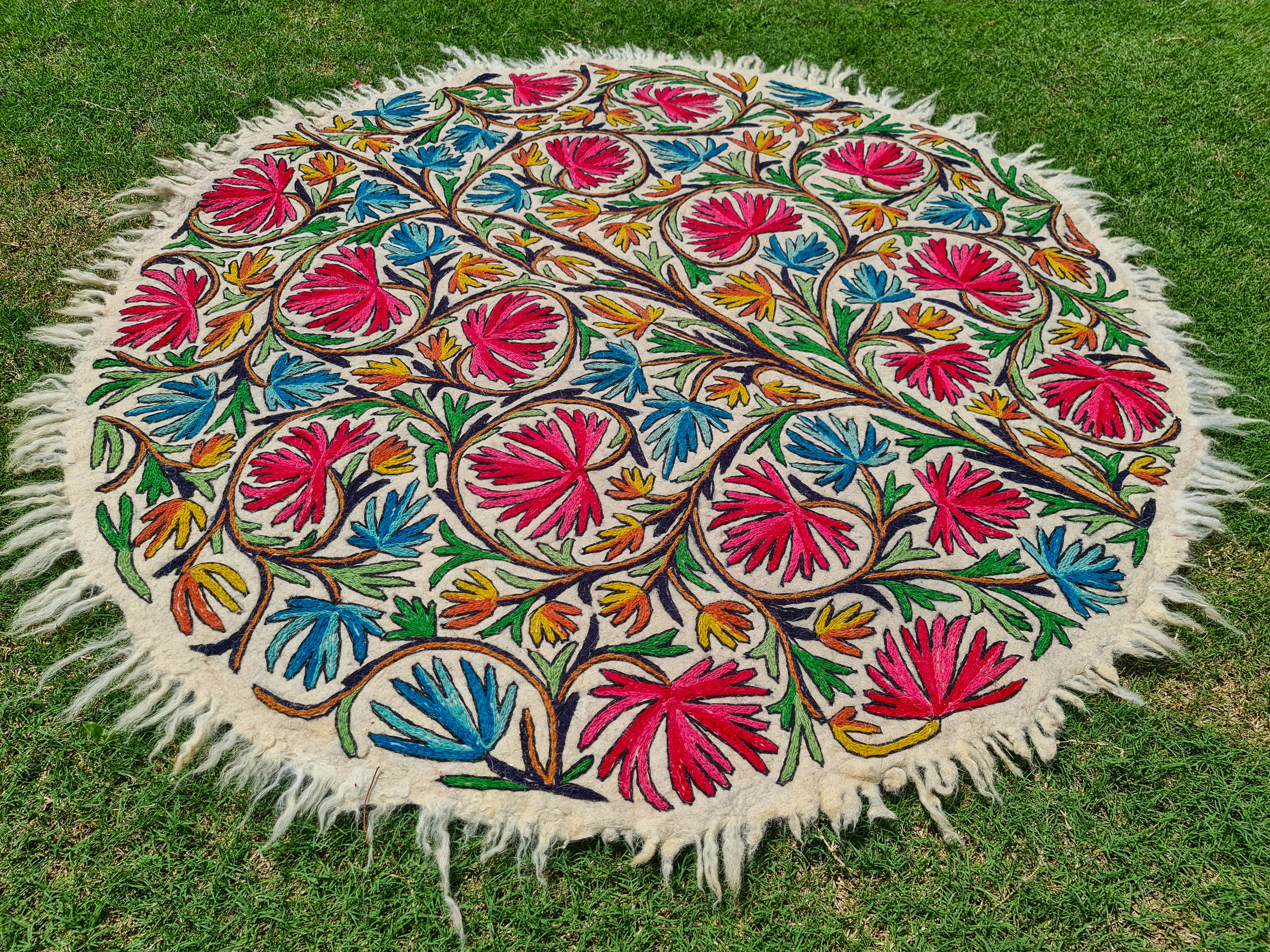 Alfombra de lana de Cachemira "Árbol de la vida" alfombra bohemia de área alfombra tradicional con bordado Namda | alfombra de dormitorio bohemia de 5 pies hecha a mano con fieltro - alfombra floral colorida