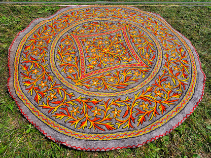 5ft Namda Natural wool rug | hand felted and embroidered - Kashmiri round area rug
