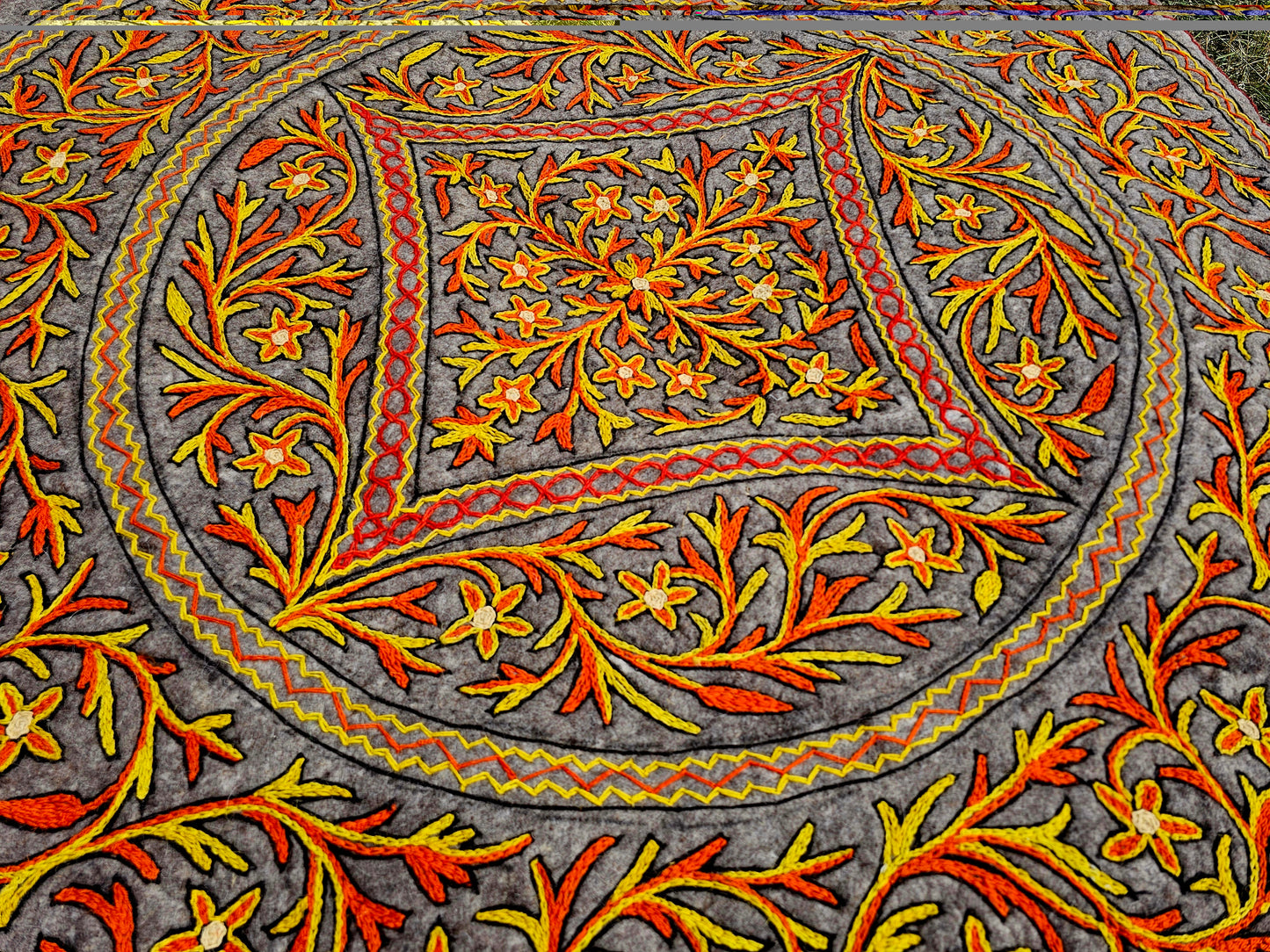 5ft Namda Natural wool rug | hand felted and embroidered - Kashmiri round area rug