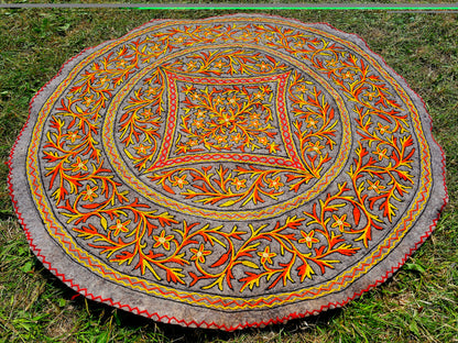 5ft Namda Natural wool rug | hand felted and embroidered - Kashmiri round area rug