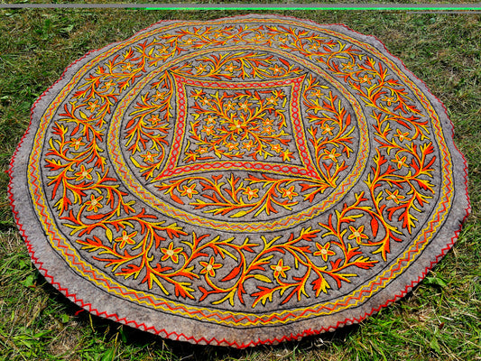 5ft Namda Natural wool rug | hand felted and embroidered - Kashmiri round area rug