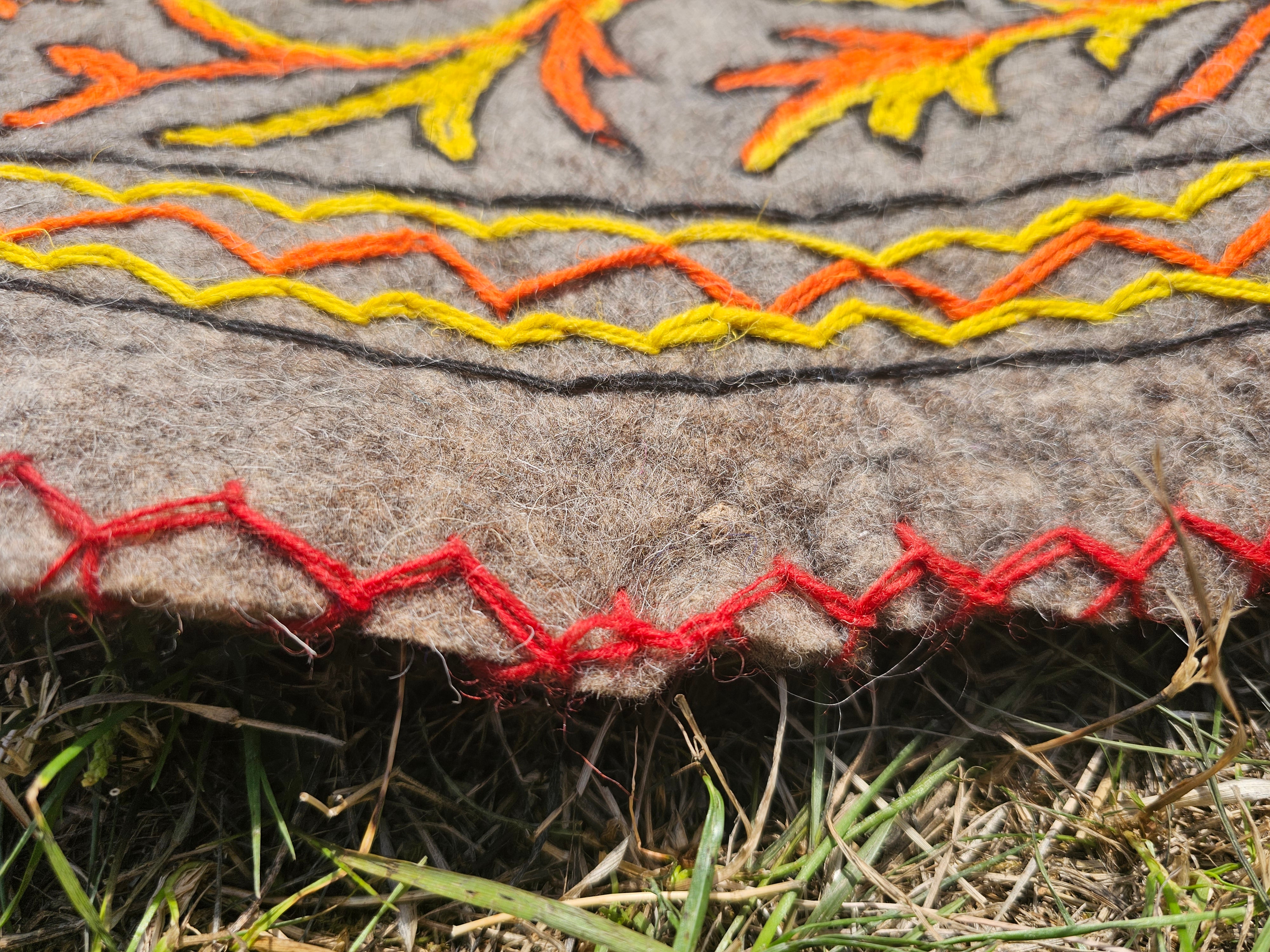Alfombra redonda Namda de lana natural de 5 pies | afieltrada a mano y bordada - alfombra redonda de Cachemira