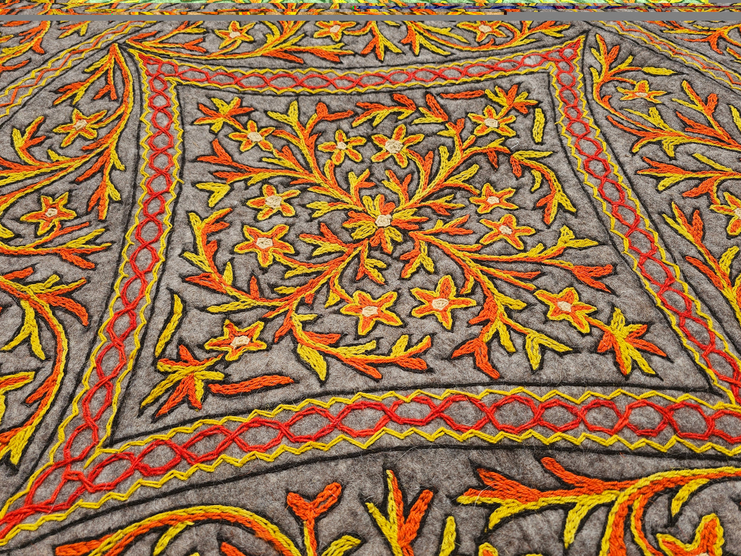 5ft Namda Natural wool rug | hand felted and embroidered - Kashmiri round area rug