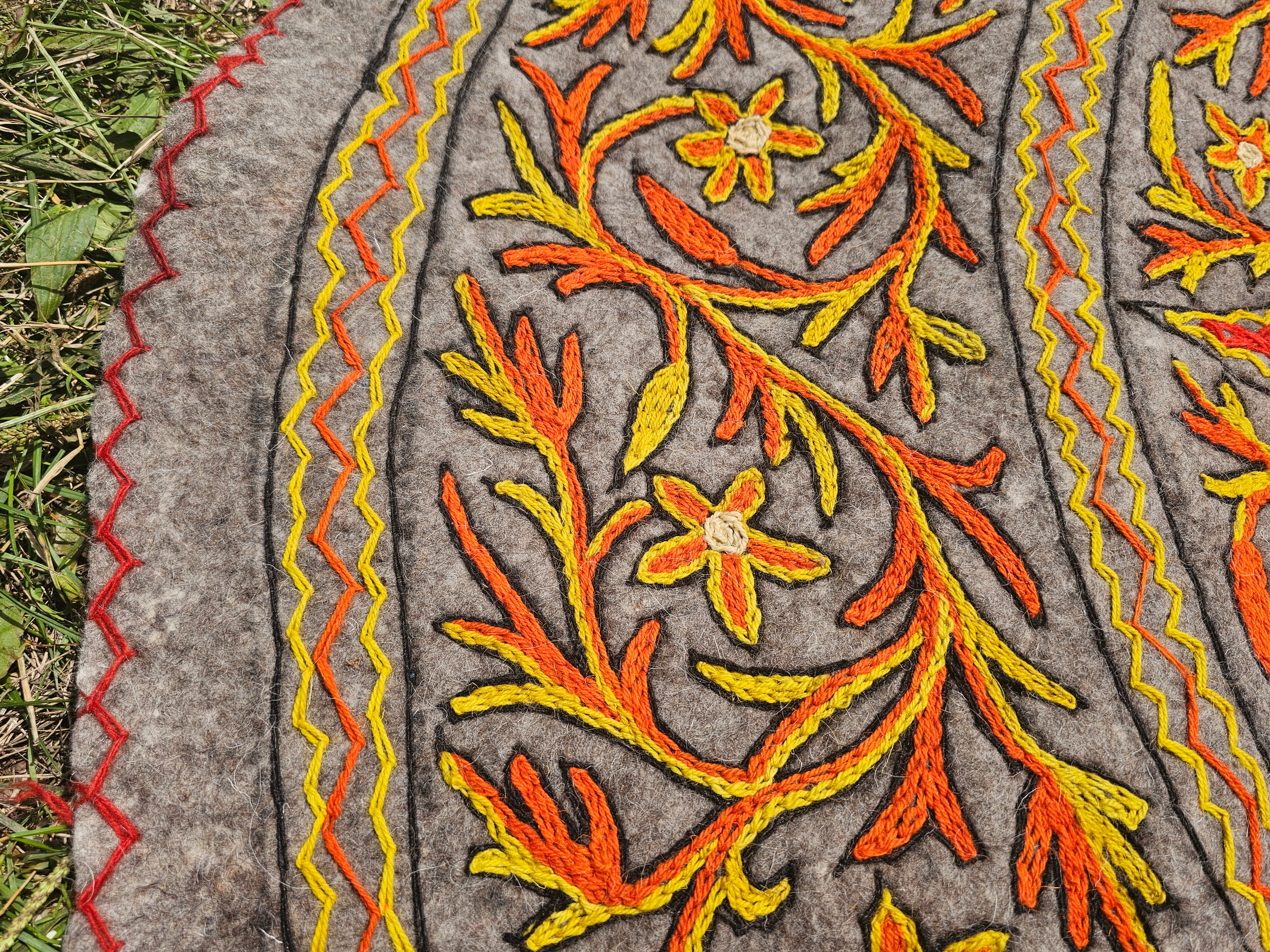 Alfombra redonda Namda de lana natural de 5 pies | afieltrada a mano y bordada - alfombra redonda de Cachemira