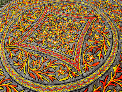 5ft Namda Natural wool rug | hand felted and embroidered - Kashmiri round area rug