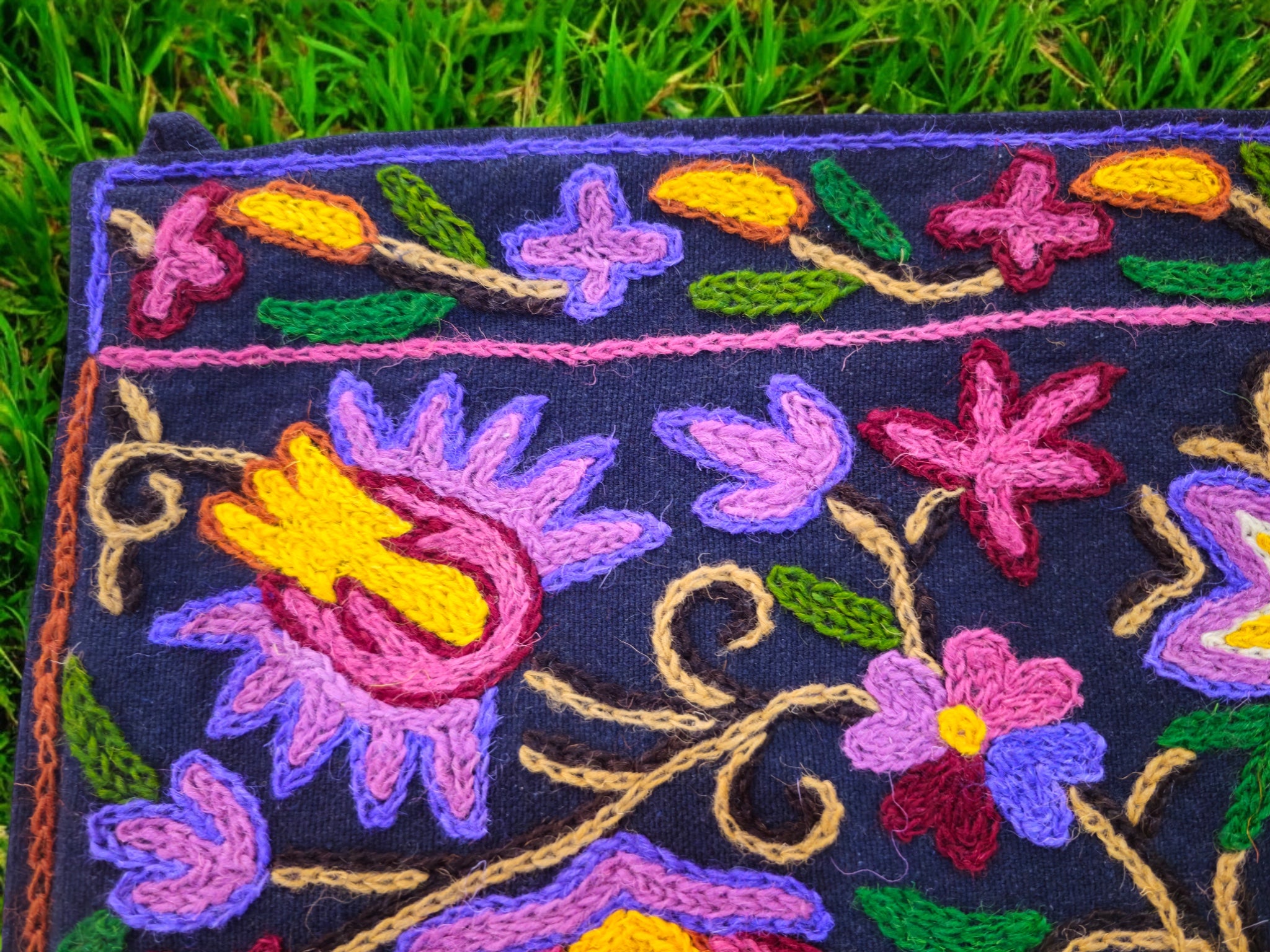 Cenefa de puerta Toran de Cachemira 39" bordada a mano con flores de algodón y lana, bordado Crewel