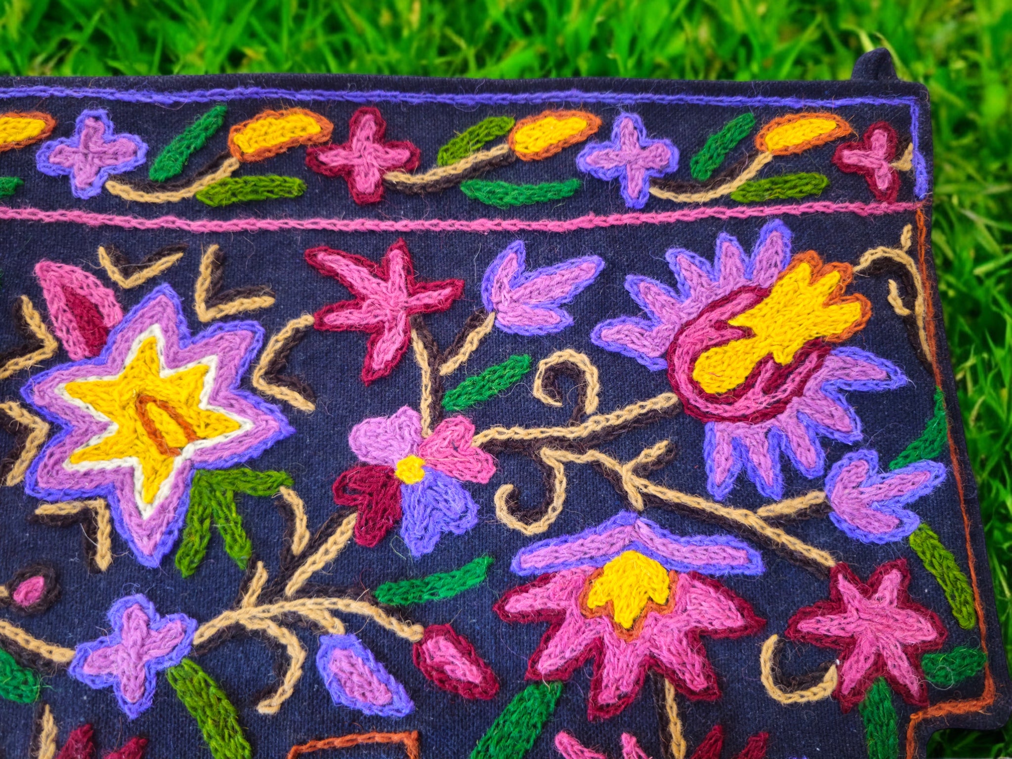 Cenefa de puerta Toran de Cachemira 39" bordada a mano con flores de algodón y lana, bordado Crewel