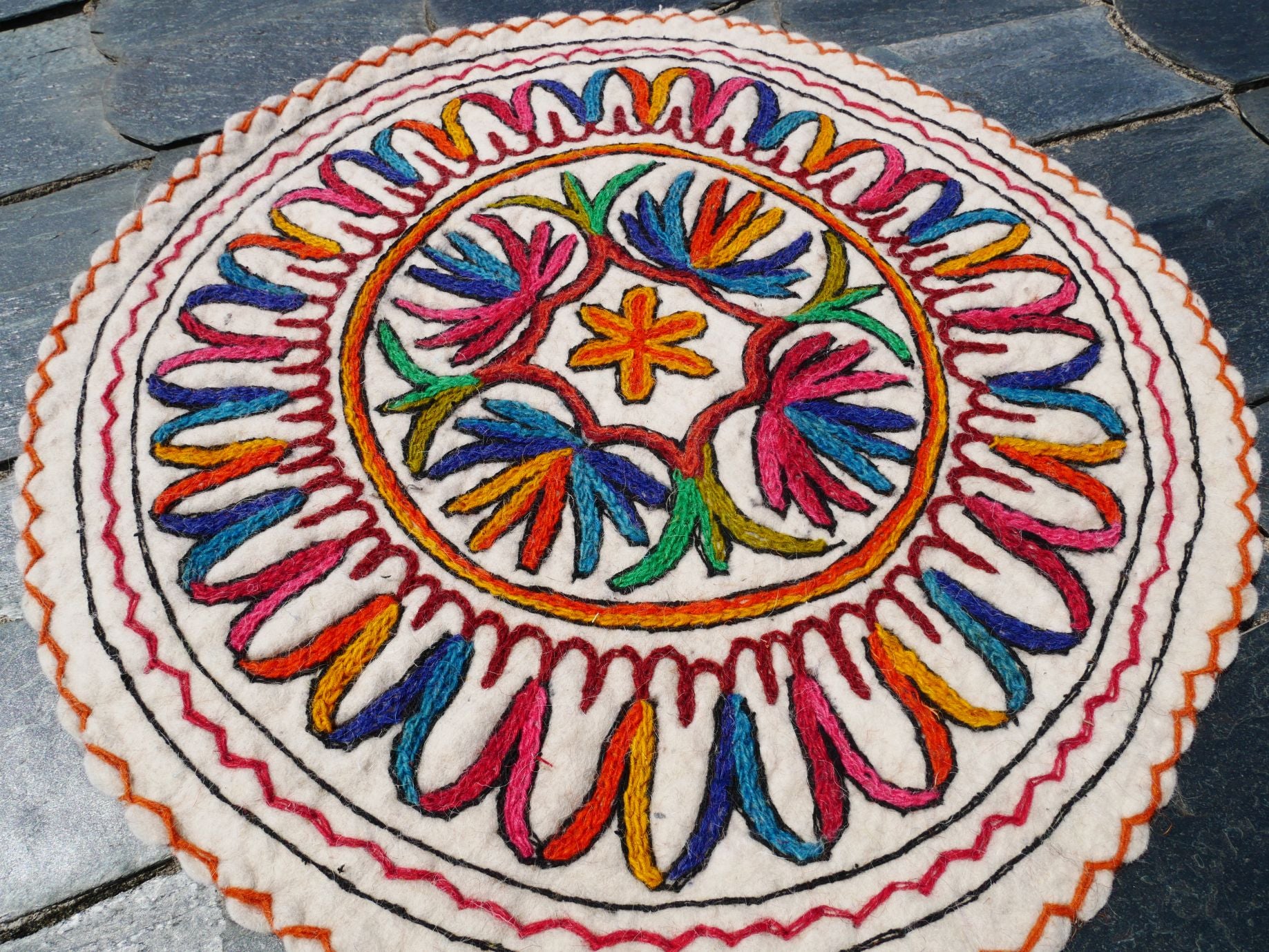 Colchoneta de meditación Namda - cojín de suelo de fieltro y bordado a mano - Regalo de decoración del hogar estilo hippie