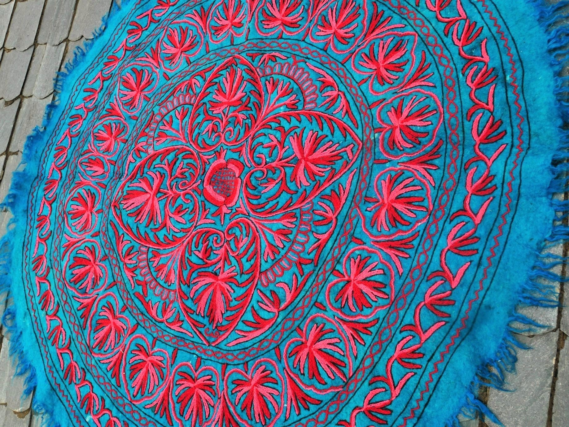 5ft Round Wool Rug “Flower Mandala” Namda | Hand-Felted & Embroidered Boho Kashmir Area Carpet