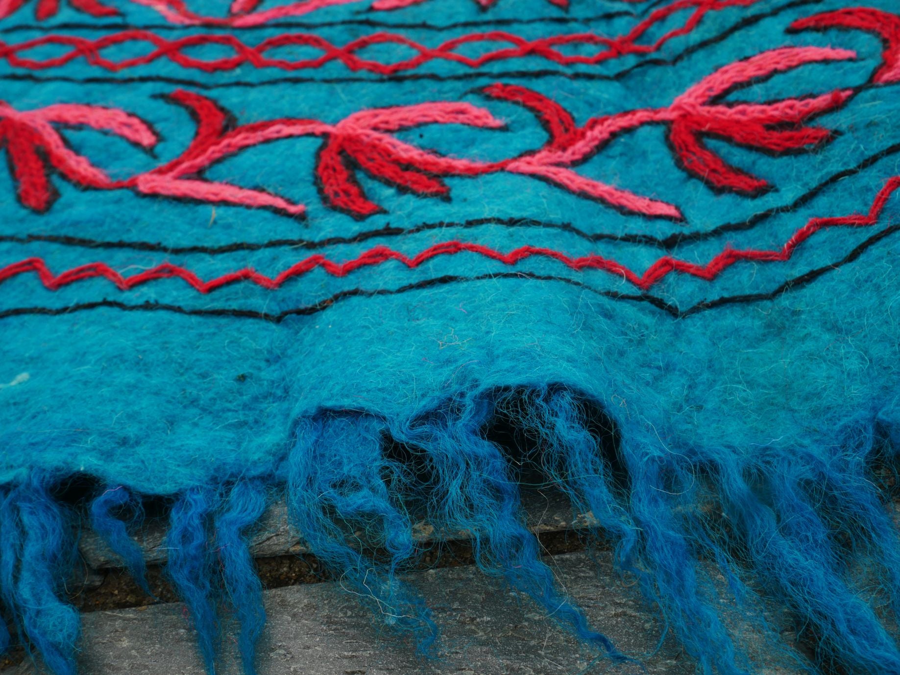 Alfombra redonda de lana de 5 pies "Mandala de flores" Namda | Alfombra de área bohemia de Cachemira fieltrada y bordada a mano