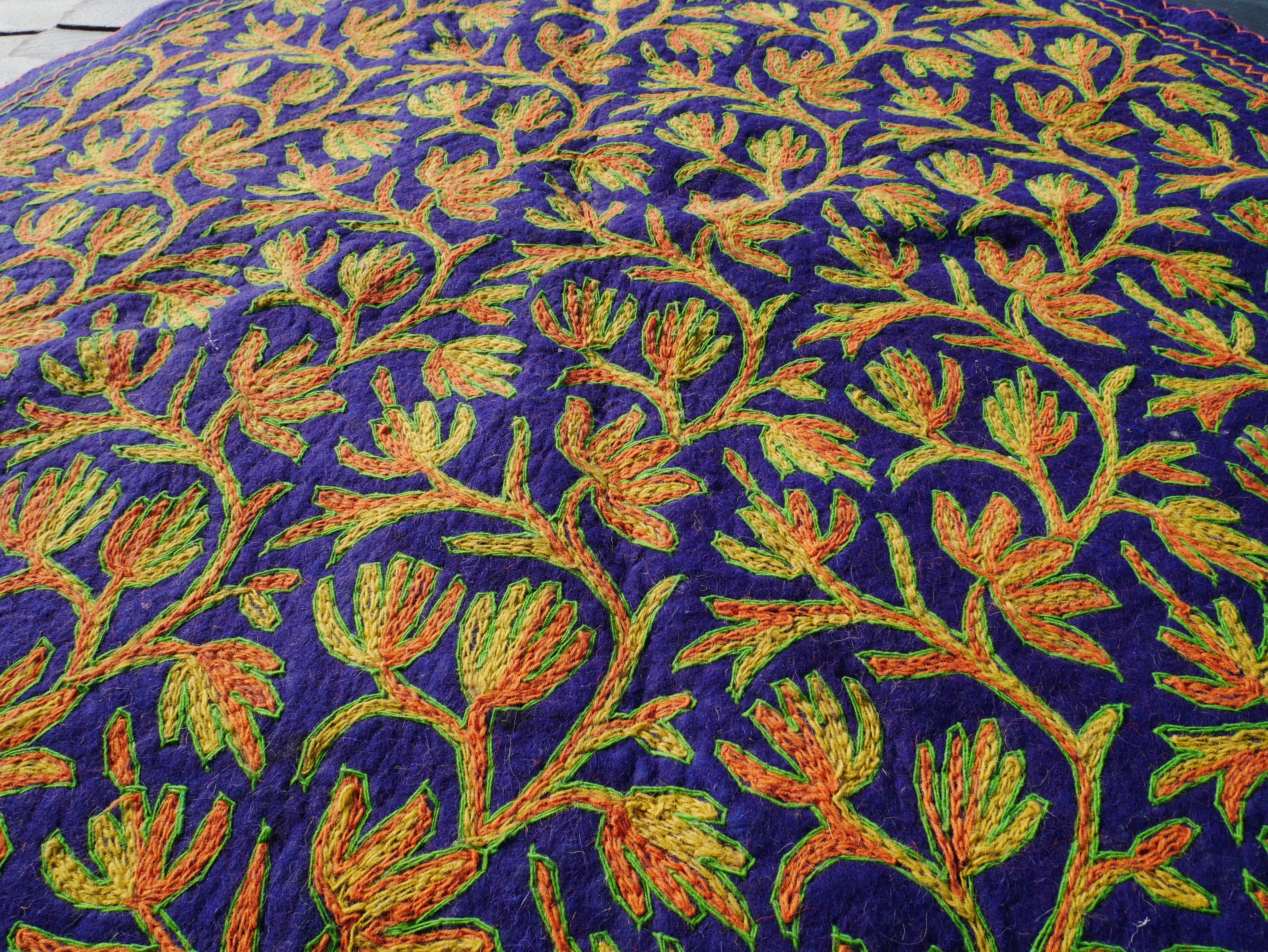 5ft Round Flower Namda Wool Rug | Hand-Felted & Embroidered | Boho Kashmiri Area Carpet