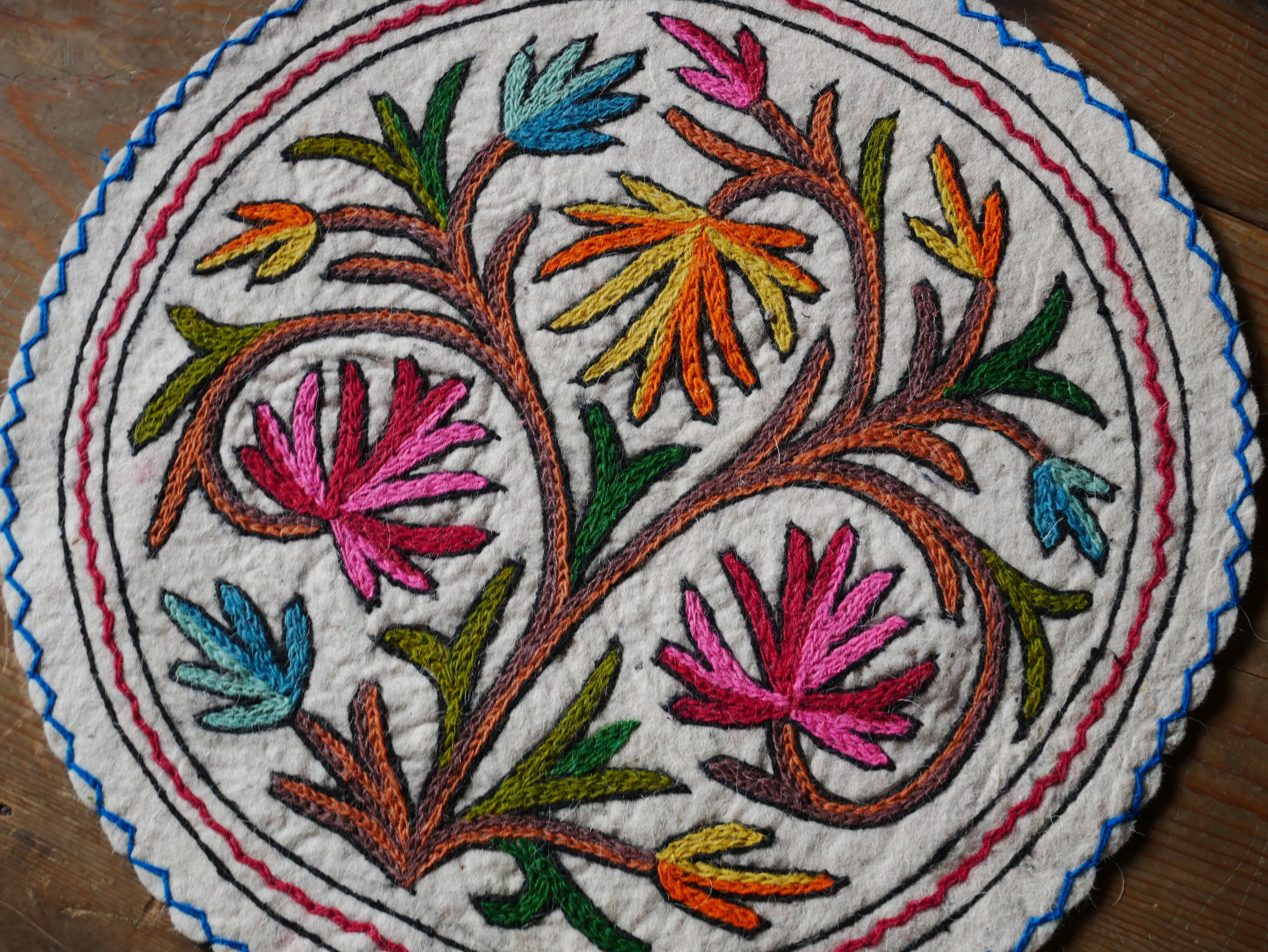 Colchoneta de meditación Namda - cojín de suelo de fieltro y bordado a mano - Regalo de decoración del hogar estilo hippie