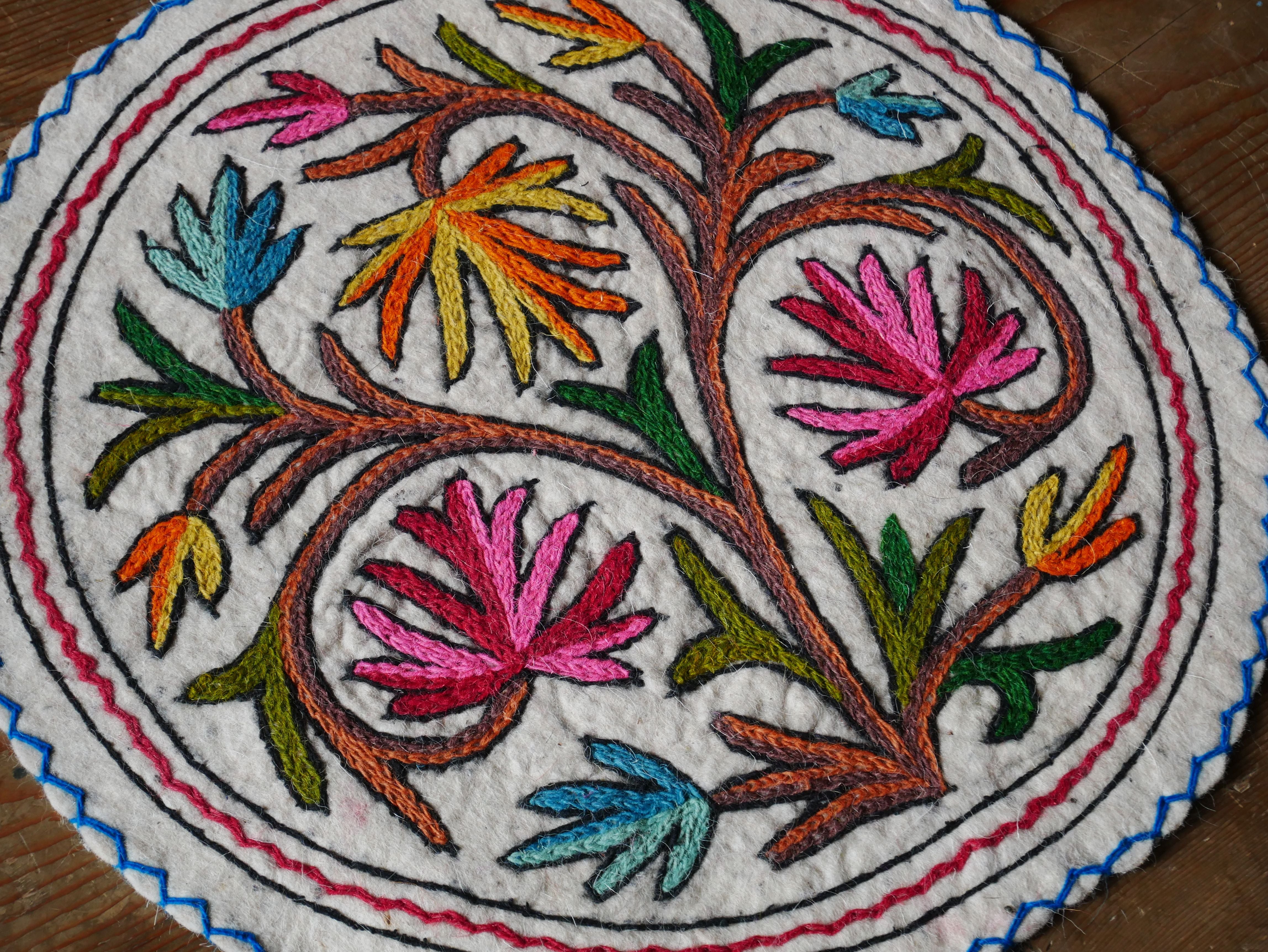 Colchoneta de meditación Namda - cojín de suelo de fieltro y bordado a mano - Regalo de decoración del hogar estilo hippie