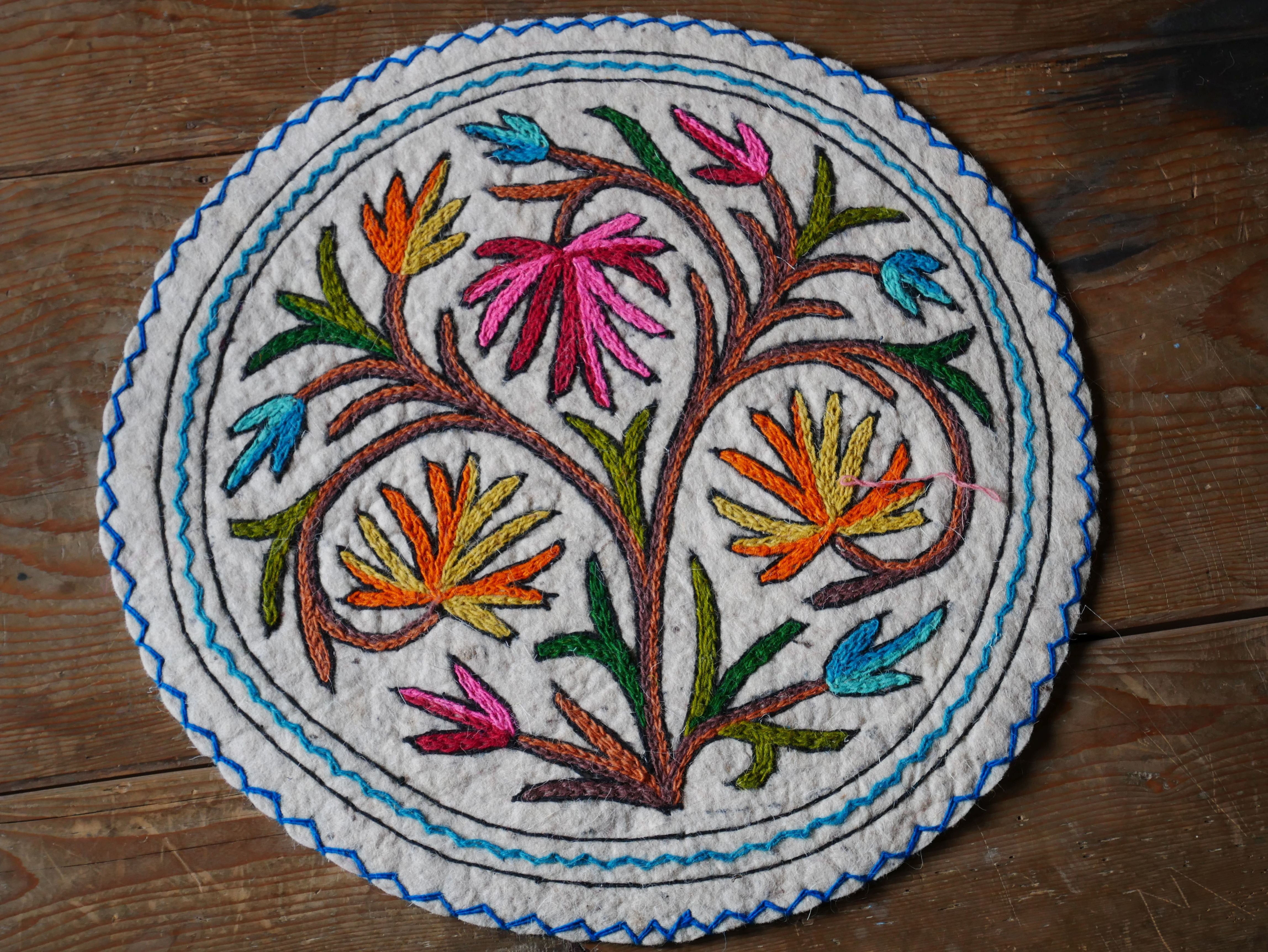 Colchoneta de meditación Namda - cojín de suelo de fieltro y bordado a mano - Regalo de decoración del hogar estilo hippie