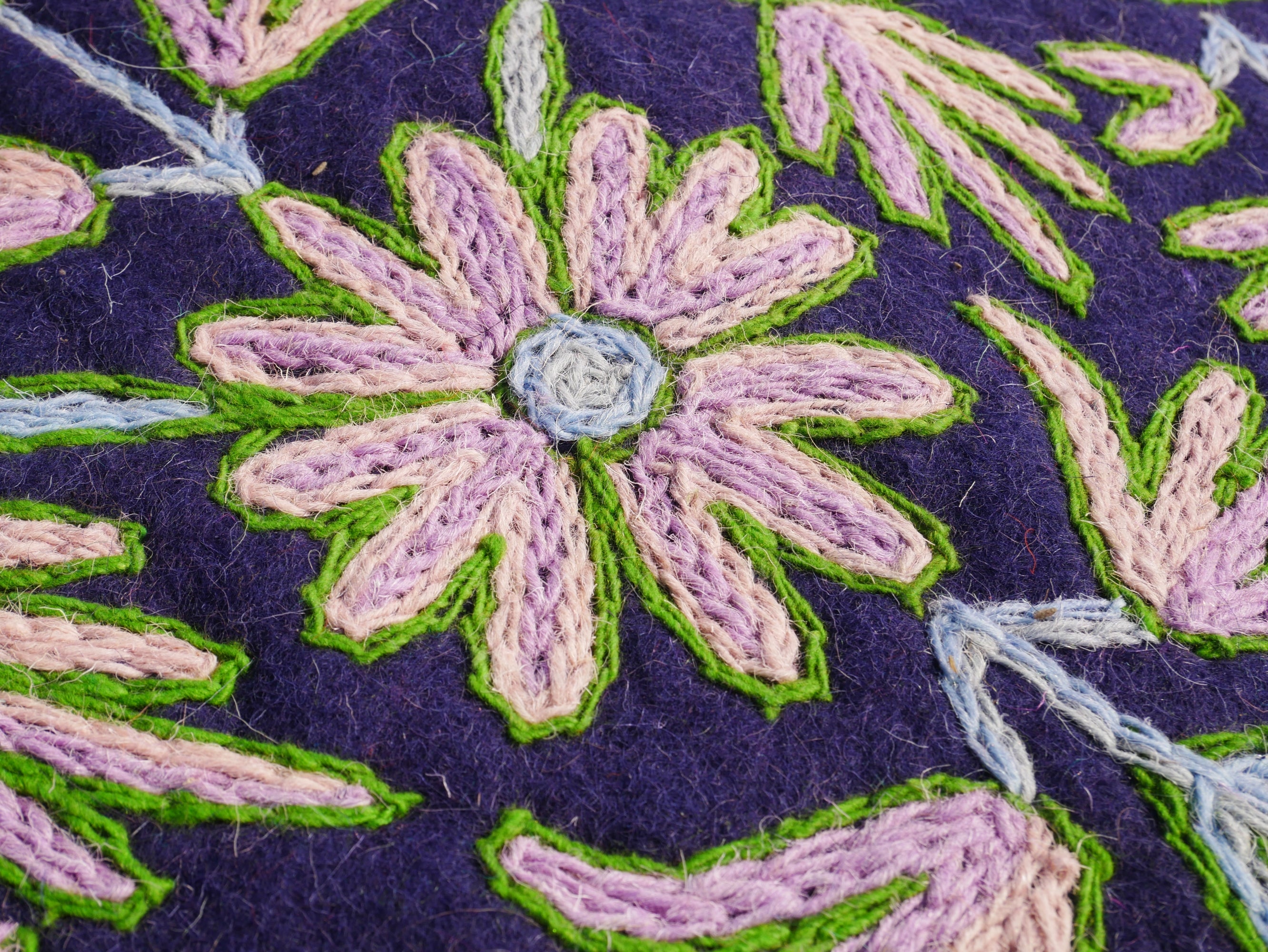 Alfombra Namda de Cachemira de 5 pies - Alfombra de lana Mandala - Alfombra de área boho afieltrada y bordada