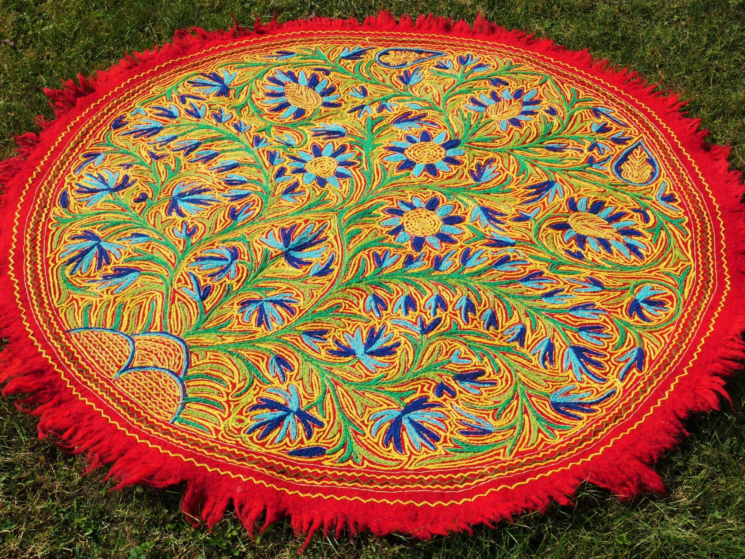 Alfombra Namda Artesanal de 5 pies | Lana Fieltrada a Mano y Bordada | Alfombra Redonda Boho de Cachemira