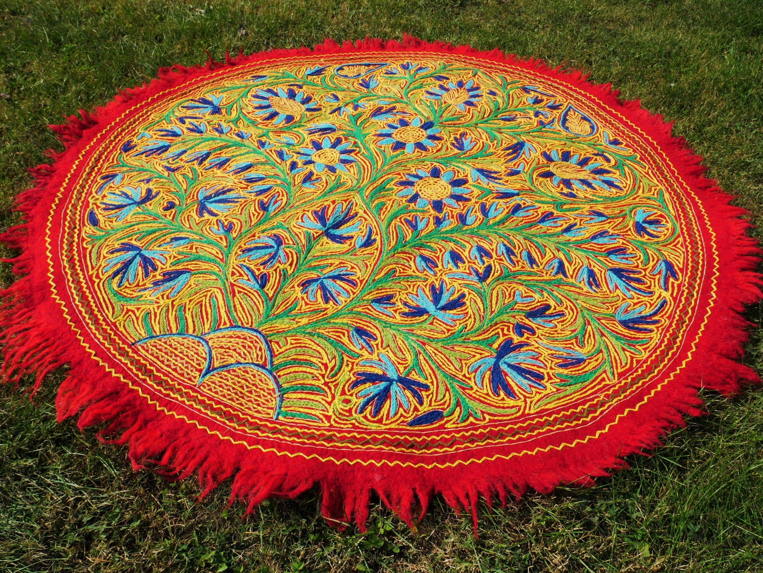 Alfombra Namda Artesanal de 5 pies | Lana Fieltrada a Mano y Bordada | Alfombra Redonda Boho de Cachemira