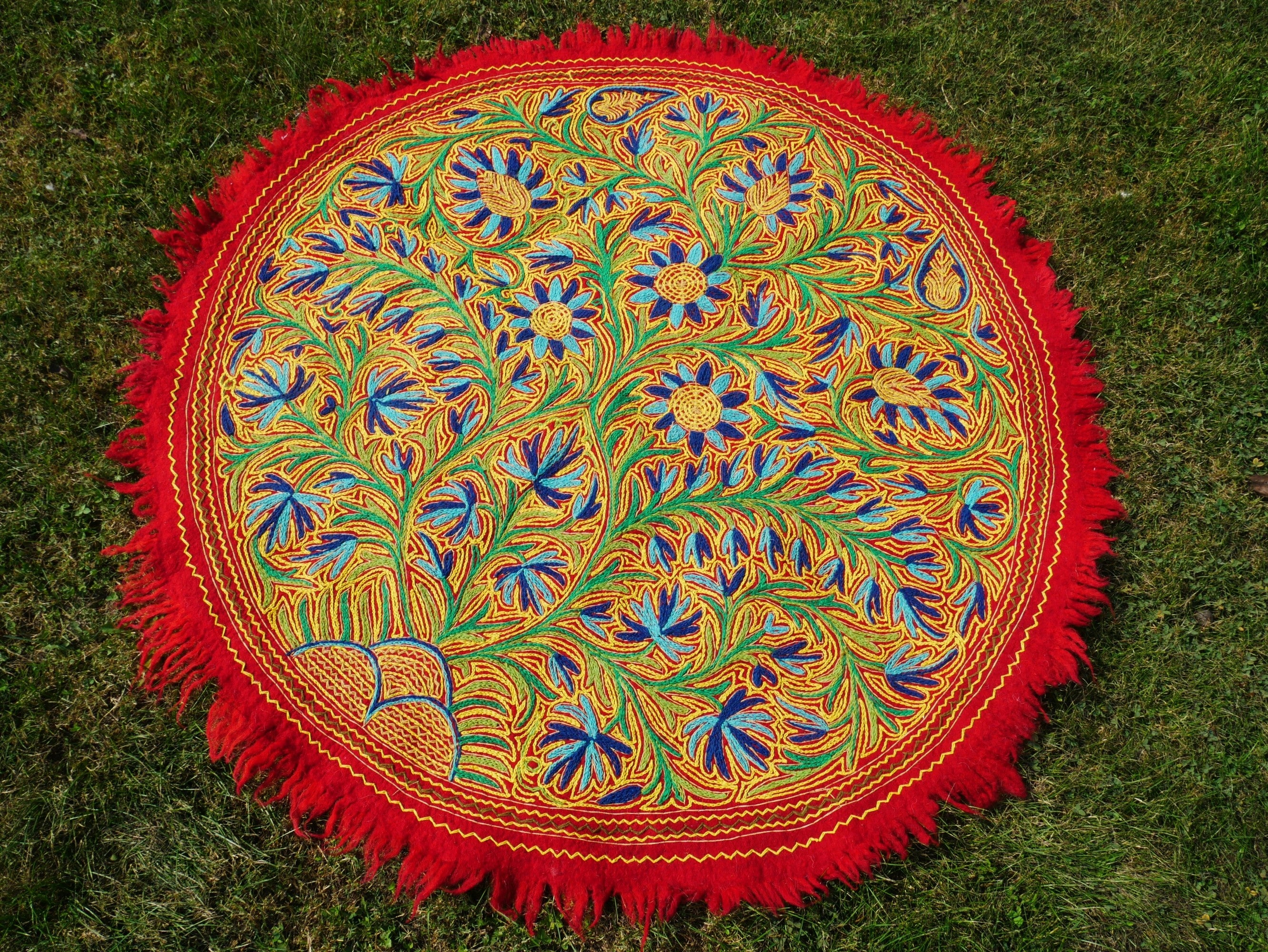 Alfombra Namda Artesanal de 5 pies | Lana Fieltrada a Mano y Bordada | Alfombra Redonda Boho de Cachemira