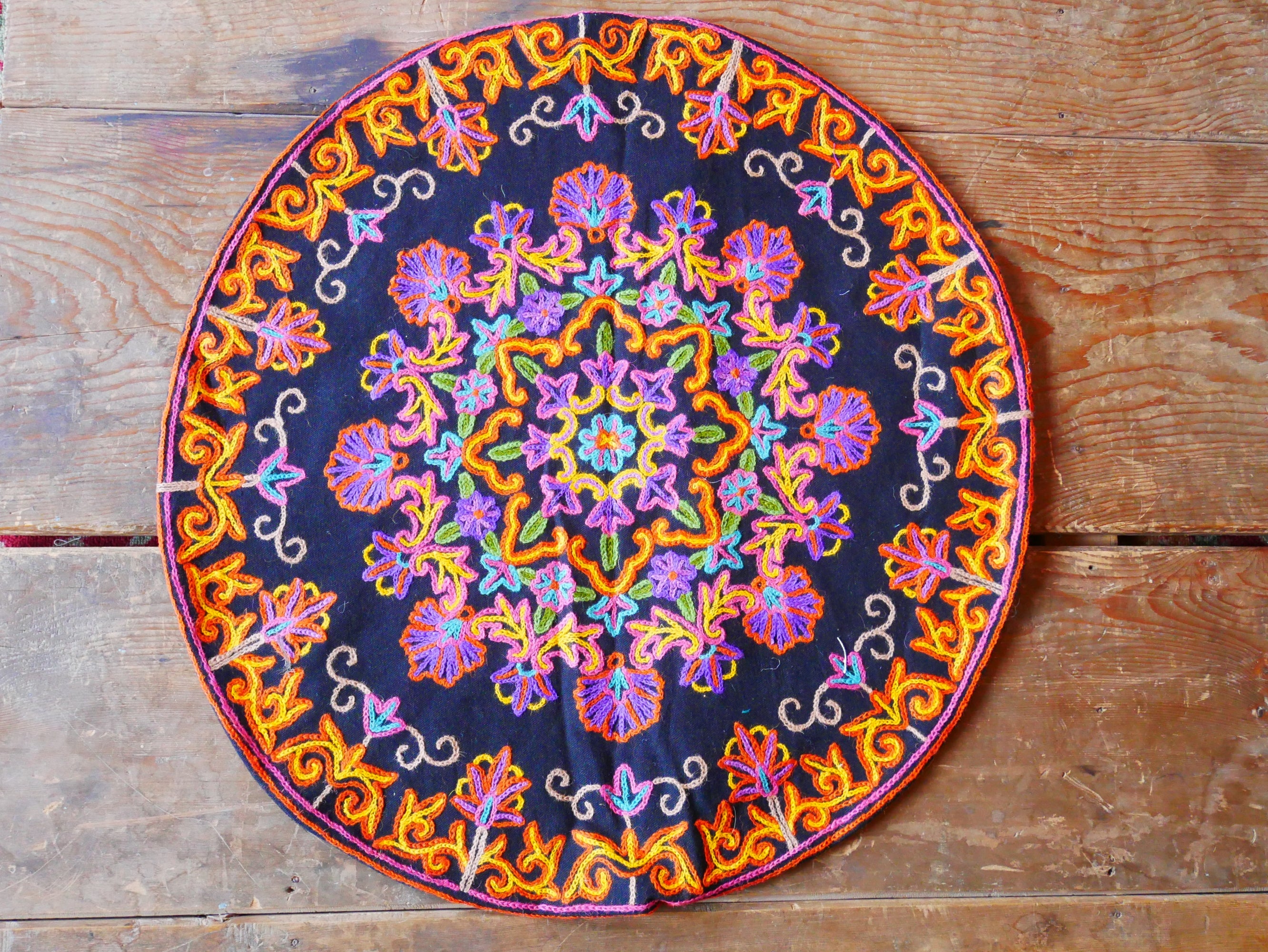 Kashmiri floor pillow "Shanti" | large meditation cushion - hand embroidered - cotton and wool
