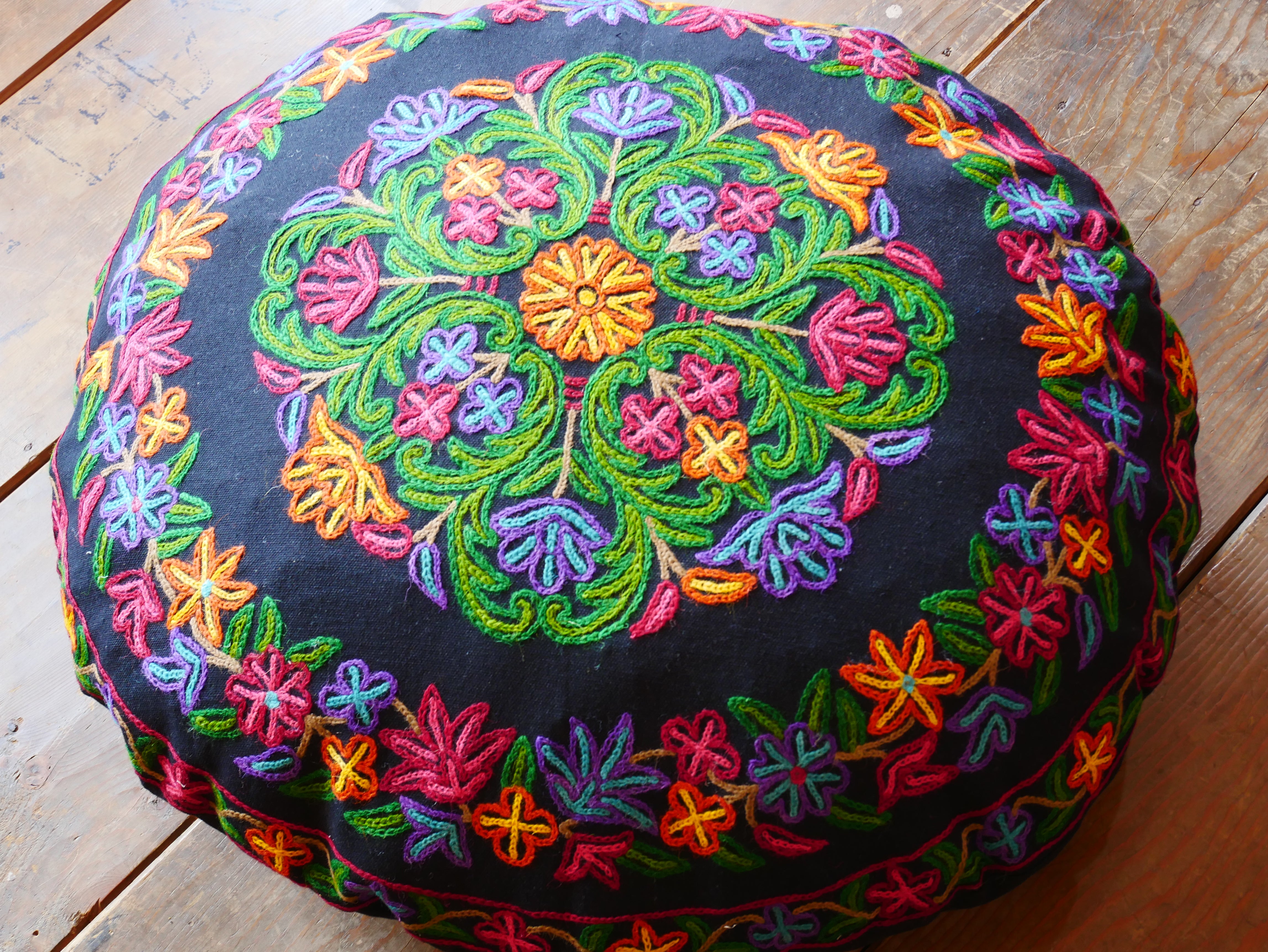 Kashmiri floor pillow "Shanti" | large meditation cushion - hand embroidered - cotton and wool