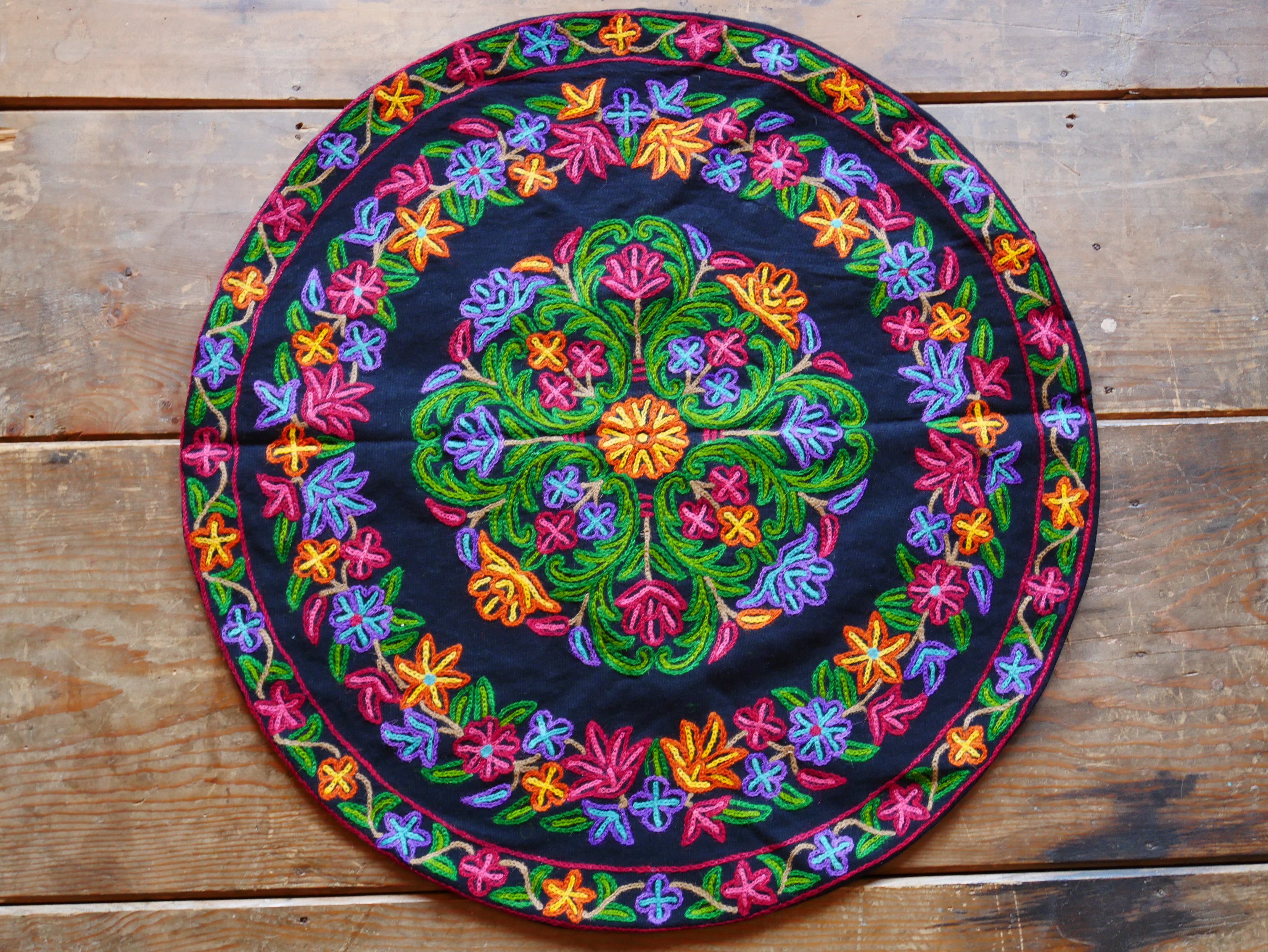 Kashmiri floor pillow "Shanti" | large meditation cushion - hand embroidered - cotton and wool