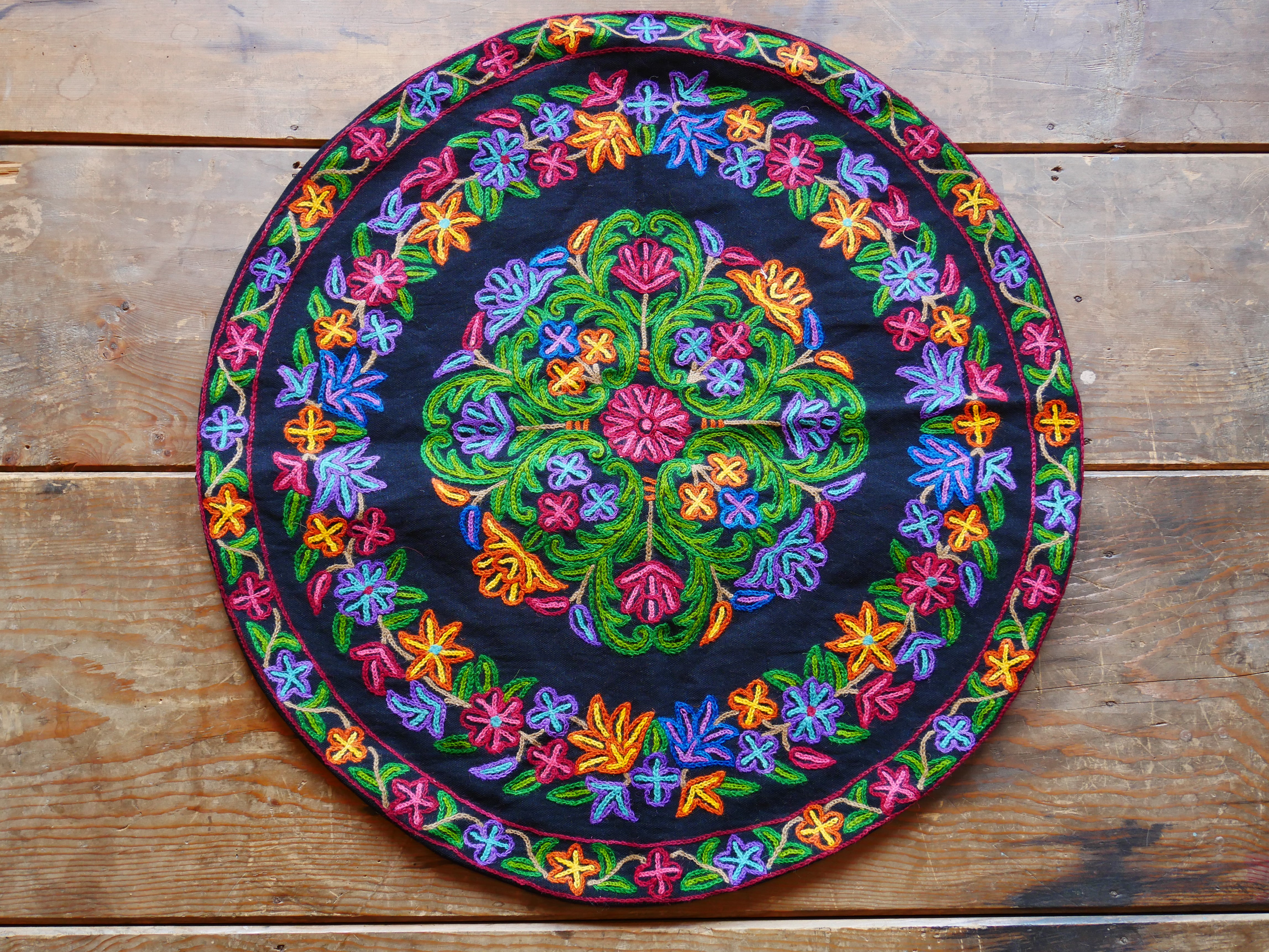 Kashmiri floor pillow "Shanti" | large meditation cushion - hand embroidered - cotton and wool